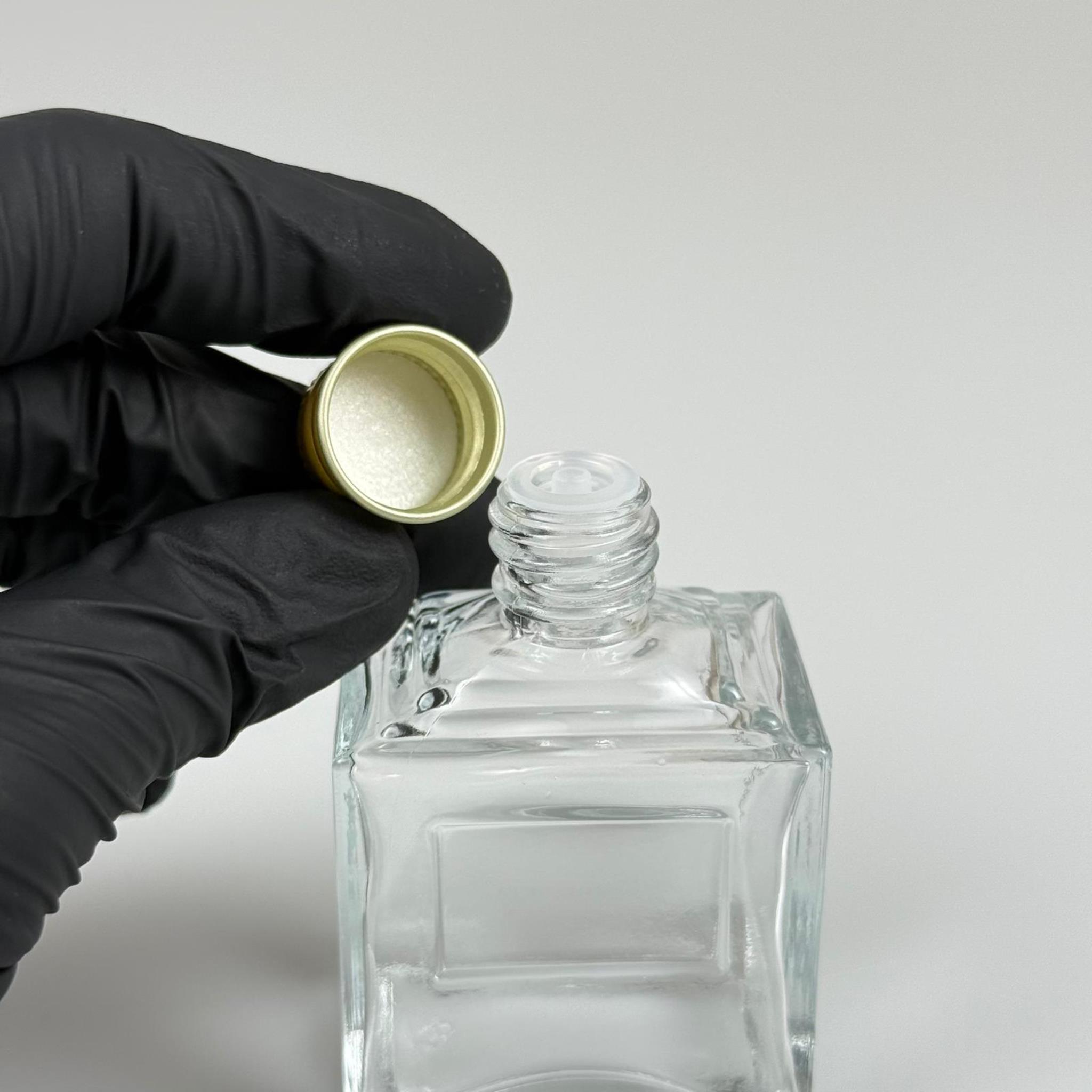 50 CC KÖŞELİ PRİZMA CAM ŞİŞE - GOLD METAL KAPAKLI KOLONYA TIPALI - 50 ML PRESTİJLİ ŞİŞE