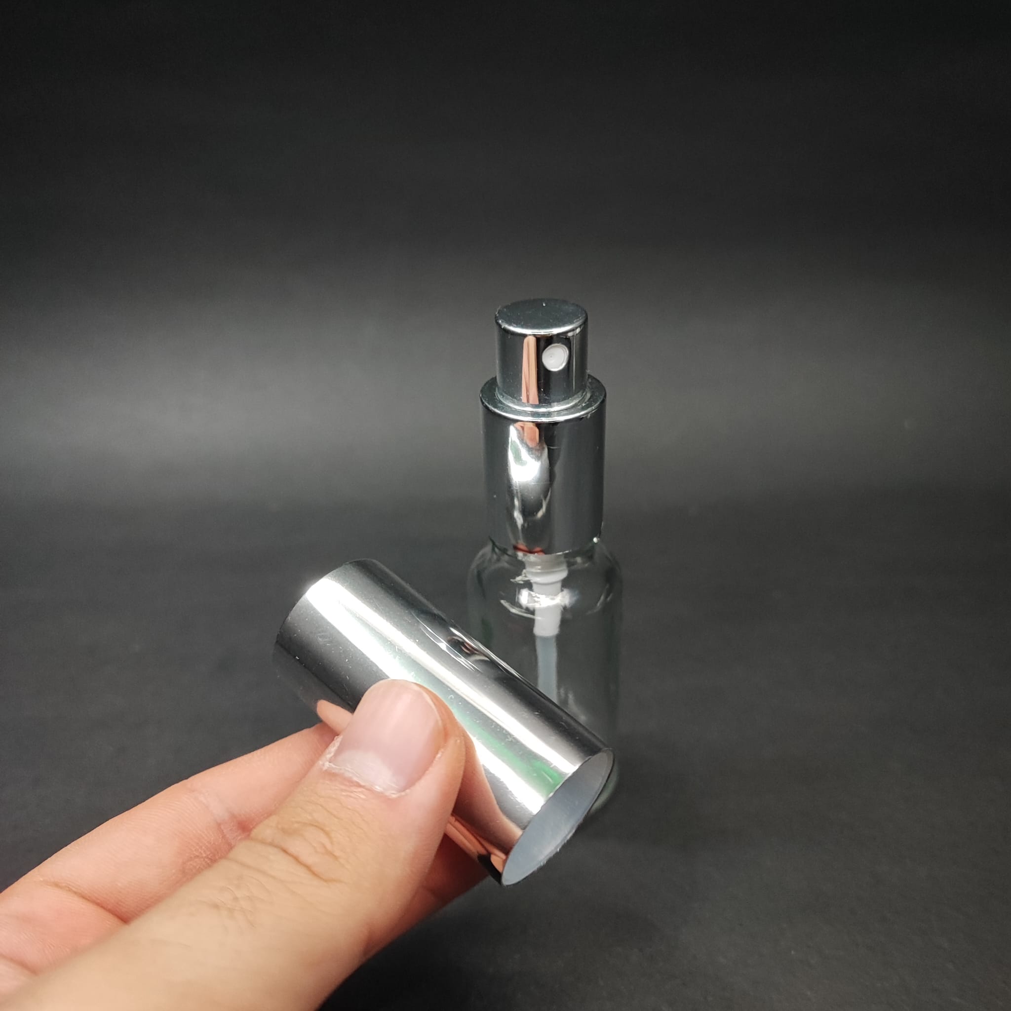 20 ML LÜKS VİDALI VALF ÇEVİRME PARFÜM ŞİŞELERİ - 20 CC ŞEFFAF CAM ŞİŞE - GÜMÜŞ METAL SPREYLİ KAPAKLI SET