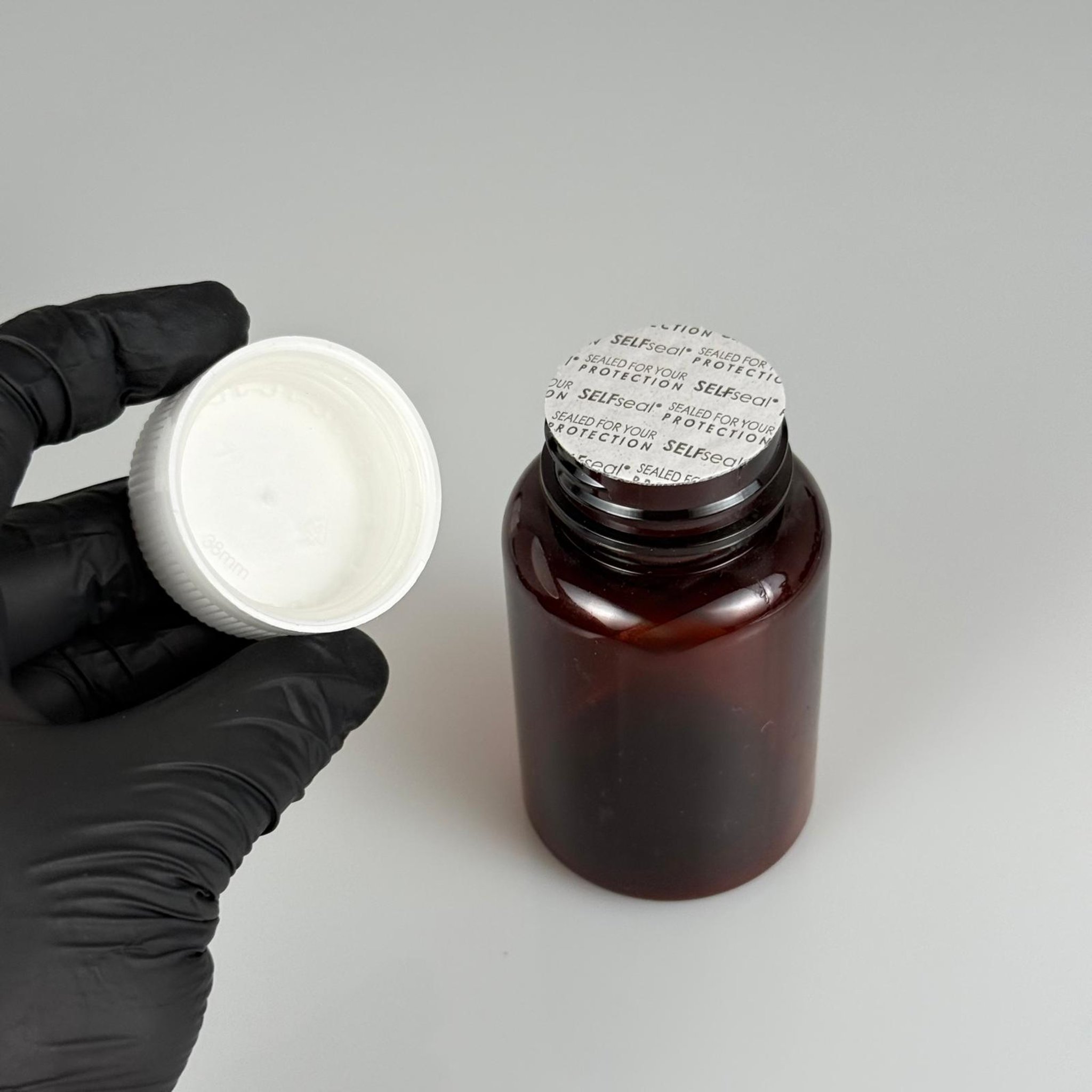150 ML CONTALI ÇOCUK KİLİT KAPAKLI TABLET ŞİŞESİ  - 150 CC AMBER PET KAVANOZ + 38 MM BEYAZ ÇOCUK KİLİTLİ KAPAK + KENDİNDEN YAPIŞKANLI KÖPÜK CONTA TAKIM -  KAPSÜL KUTUSU - İLAÇ ŞİŞESİ - MEDİKAL HAP ŞİŞESİ - FARMASÖTİK KAVANOZ