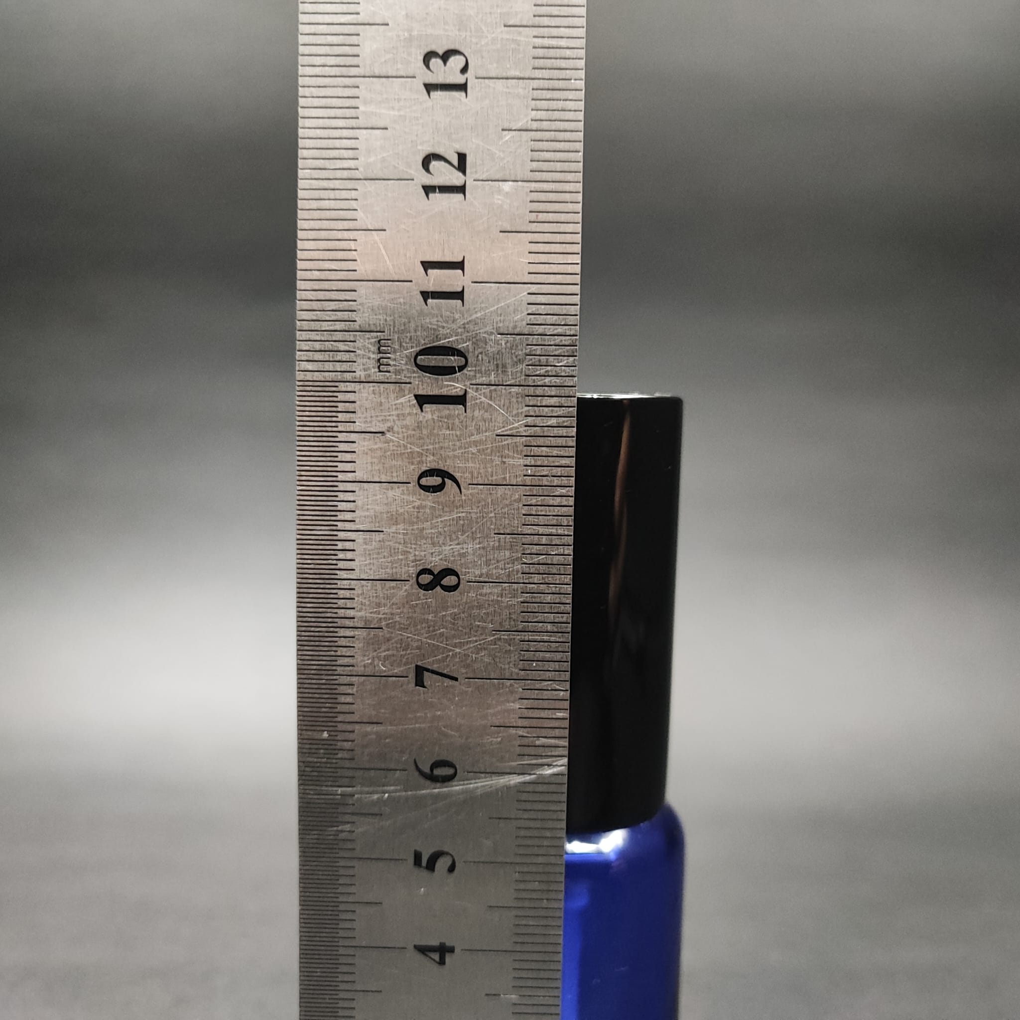 20 ML LÜKS VİDALI VALF ÇEVİRME PARFÜM ŞİŞELERİ - 20 CC MAVİ CAM ŞİŞE - SİYAH METAL SPREYLİ KAPAKLI SET