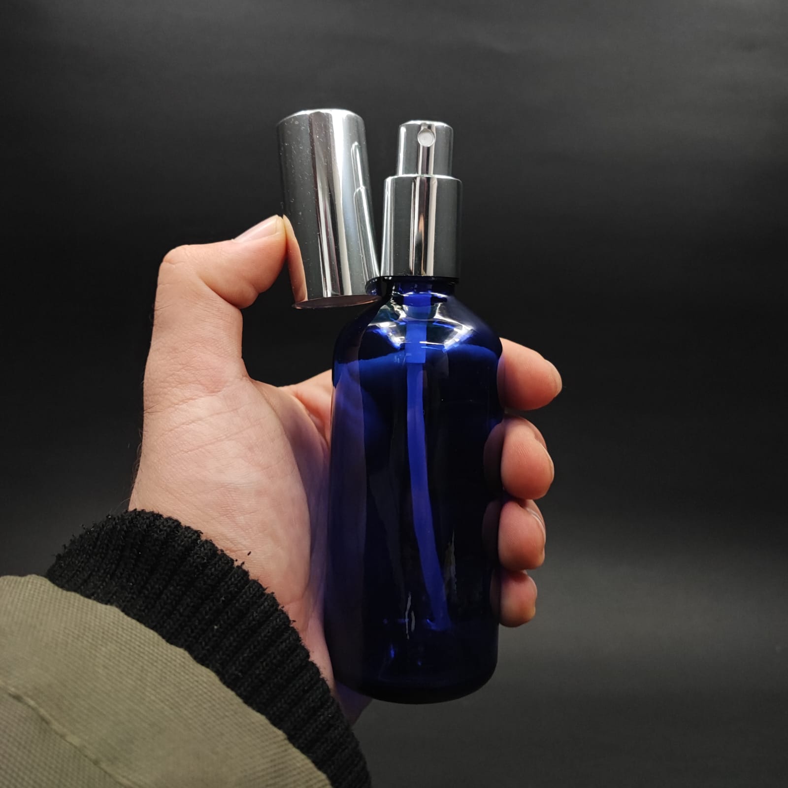 100 ML LÜKS VİDALI VALF ÇEVİRME PARFÜM ŞİŞELERİ - 100 CC MAVİ CAM ŞİŞE - GÜMÜŞ METAL SPREYLİ KAPAKLI SET