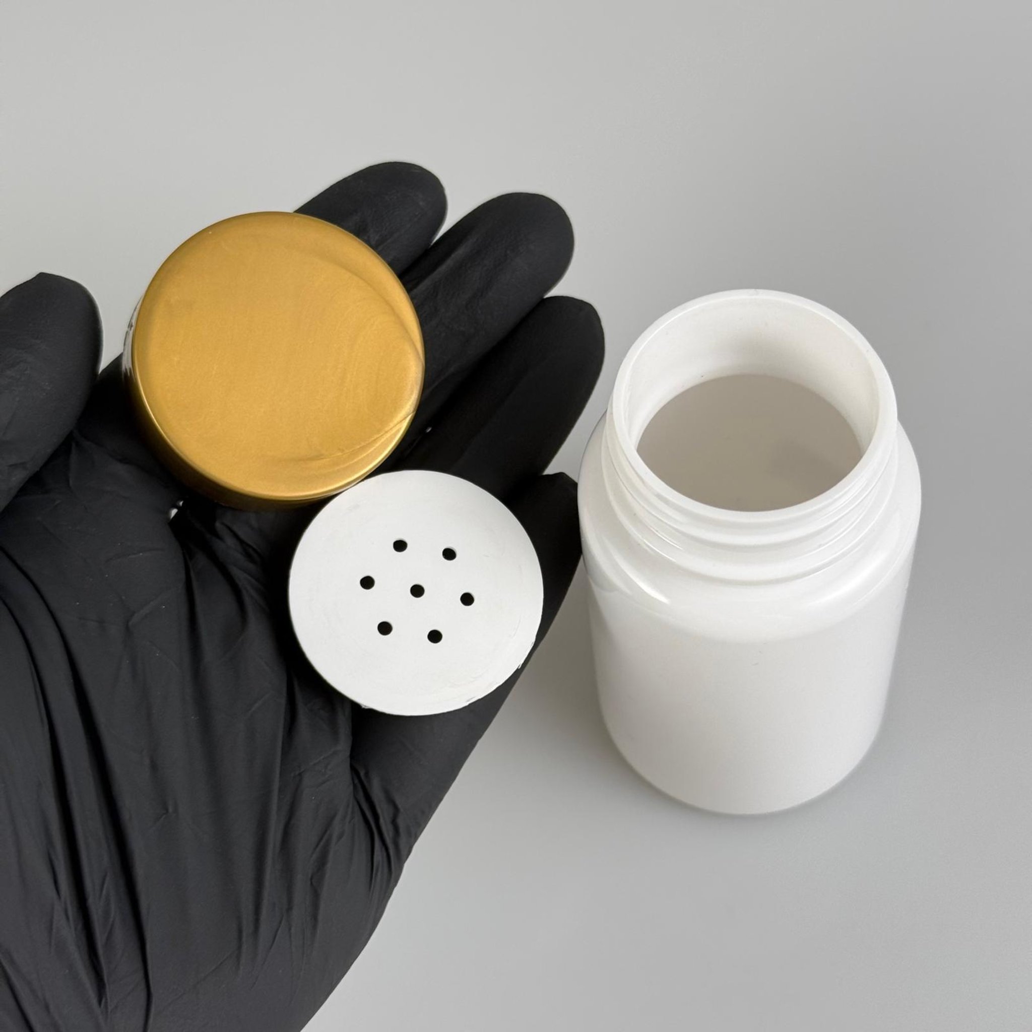 100 CC BEYAZ PET PUDRA ŞİŞESİ + GOLD PLASTİK KAPAKLI + PUDRA TIPALI TAKIM - 100 ML PUDRA KUTUSU, EKO TUZLUK