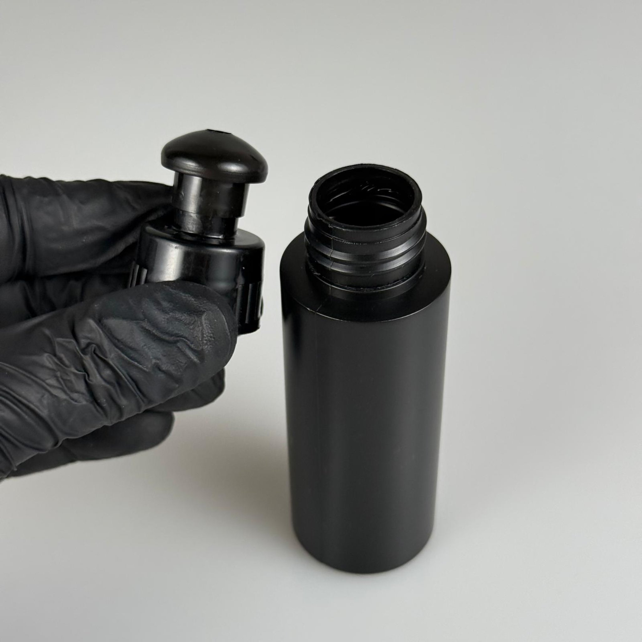 50 CC SİYAH POLİETİLEN PLASTİK ŞİŞE  + SİYAH PUSH-PULL KAPAKLI  - 50 ML KAPAKLI PLASTİK ŞİŞE