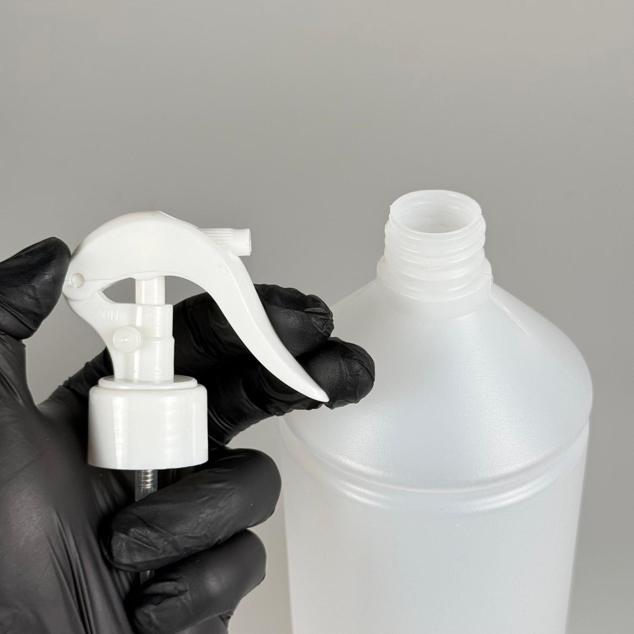 1000 CC TİNER ŞİŞESİ - BEYAZ TRİGER TETİK SPREYLİ (DUMAN PÜSKÜRTÜR) - 1000 ML KİMYASALA DAYANIKLI PLASTİK ŞİŞE - 1 LT POLİETİLEN ŞİŞE