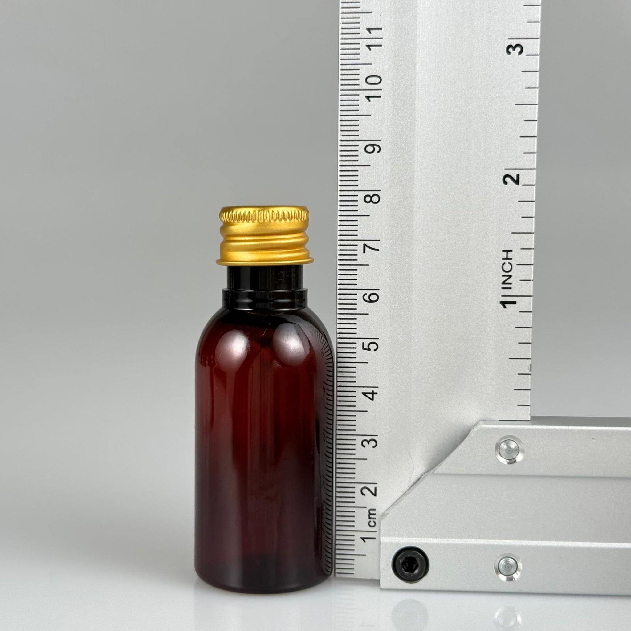 35 CC AMBER PET ŞİŞE - KÖPÜK CONTALI GOLD ALÜMİNYUM METAL KAPAKLI + DAMLALIKLI KOLONYA TIPALI TAKIM - 35 ML KAHVERENGİ PET ŞİŞE