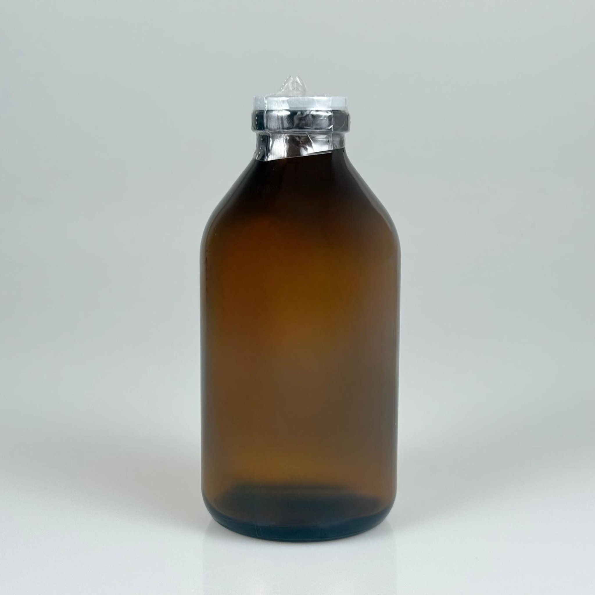 250 CC AMBER KAHVERENGİ SERUM ŞİŞE + KAUÇUK BUTİL TAPA (32 AĞIZ) + EMNİYET BANDI (ISI TABANCASI İLE UYGULANIR) - ENJEKTÖR İLE SIVI ÇEKİLEBİLİR