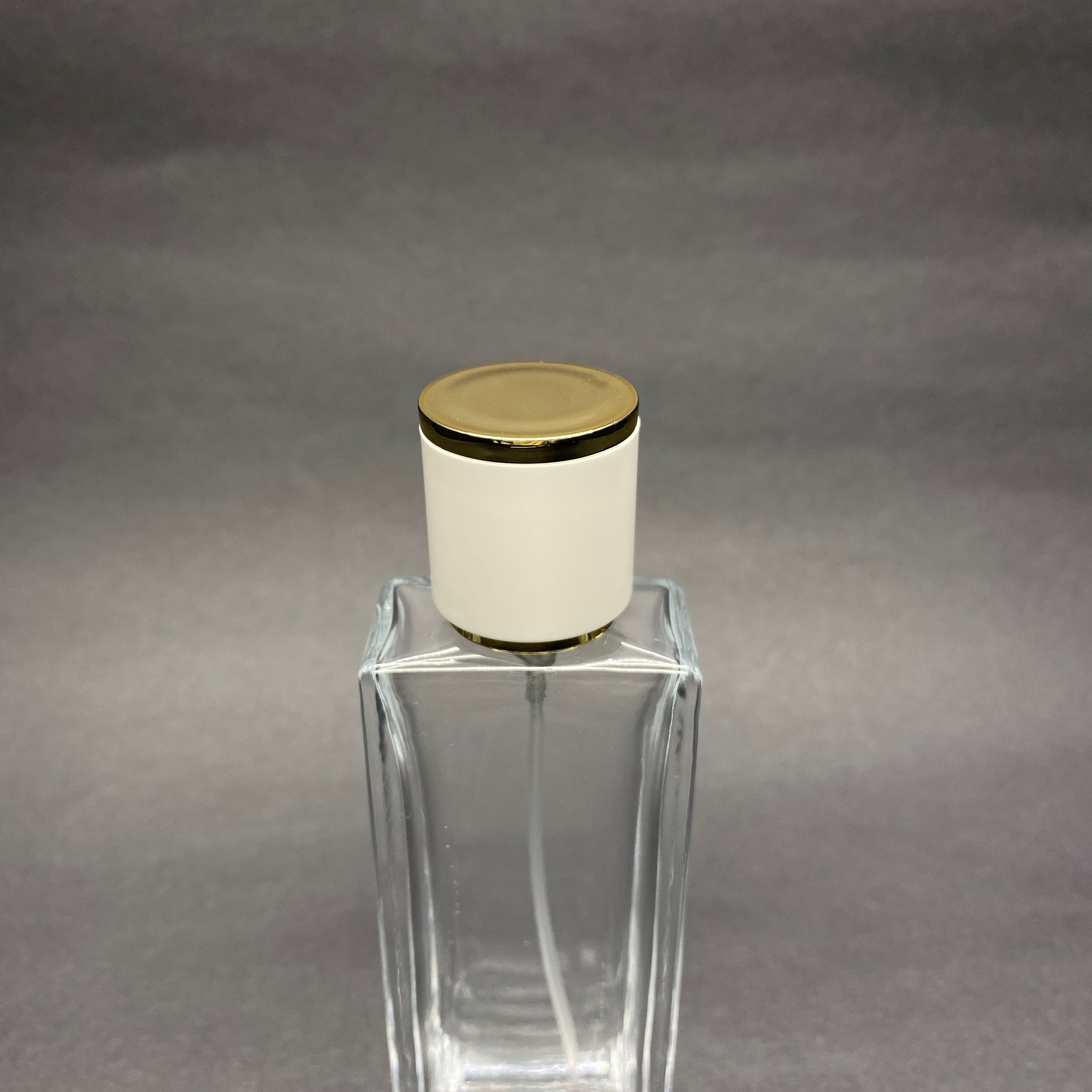 50 ML DİKDÖRTGEN MODEL FORTUNE UZUN PARFÜM ŞİŞESİ - GOLD METAL SPREYLİ + GOLD BEYAZ KAPAKLI (AĞIZ 15 MM GEÇME KOLAY KAPAMA)