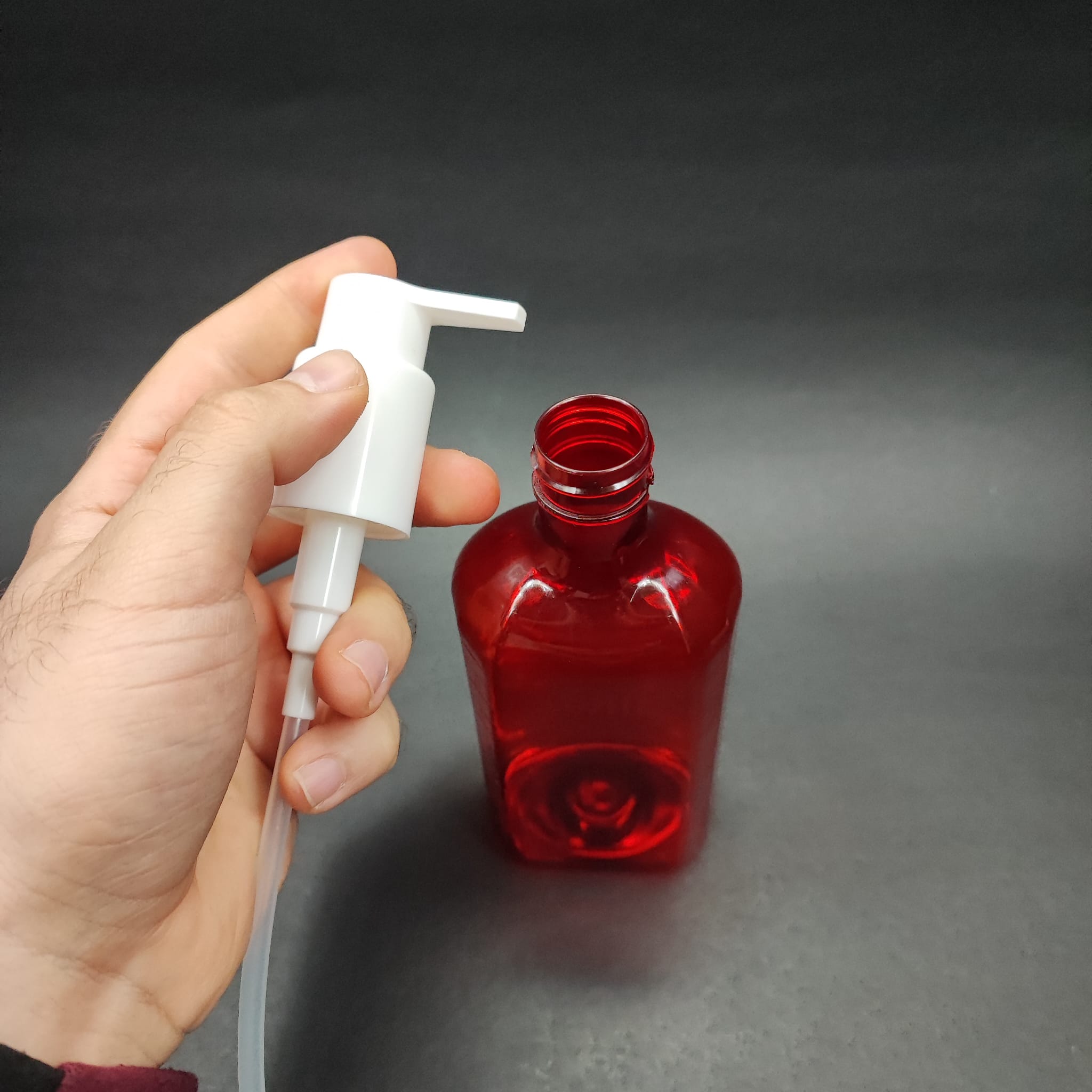 200 CC ÖLÇEKLİ PET ŞİŞE - BEYAZ XAVIER MODEL POMPALI - 200 ML VE OZ ÖLÇÜLÜ KIRMIZI PET ŞİŞE