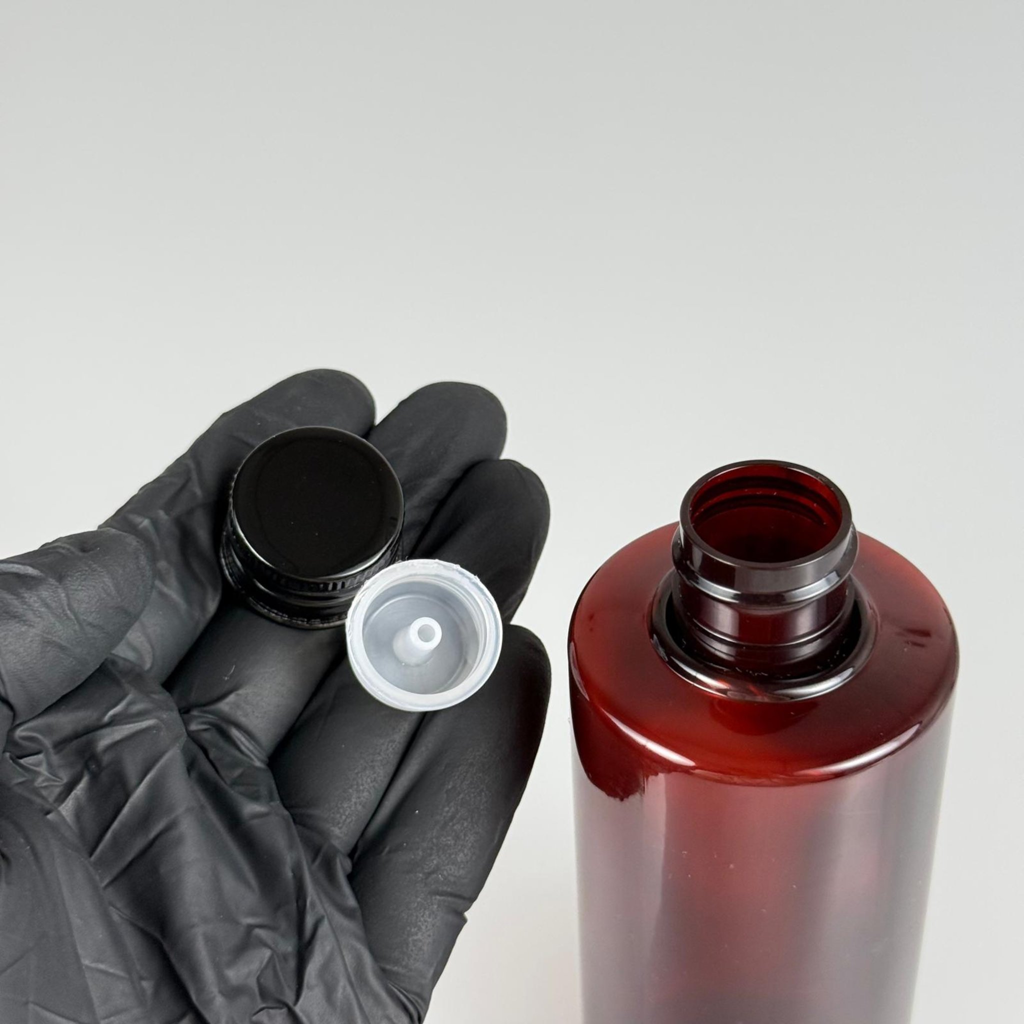 200 CC AMBER SİLİNDİR KESKİN KÜT MODEL SERT PET ŞİŞE (27 GR - 24 AĞIZ ) + KÖPÜK CONTALI SİYAH METAL ALÜMİNYUM KAPAKLI + KOLONYA TIPALI TAKIM - 200 ML KAPAKLI KAHVERENGİ PET ŞİŞELER