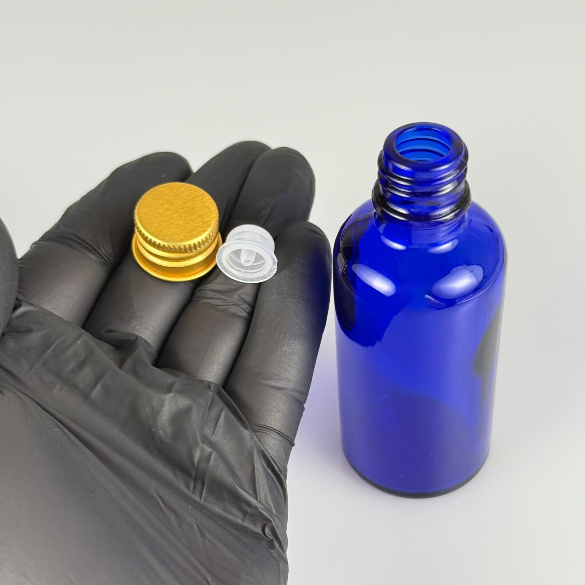 50 CC MAVİ CAM ŞİŞE + KÖPÜK CONTALI GOLD ALÜMİNYUM METAL KAPAKLI + DAMLALIKLI KOLONYA TIPALI TAKIM - 50 ML MAVİ CAM ŞİŞE