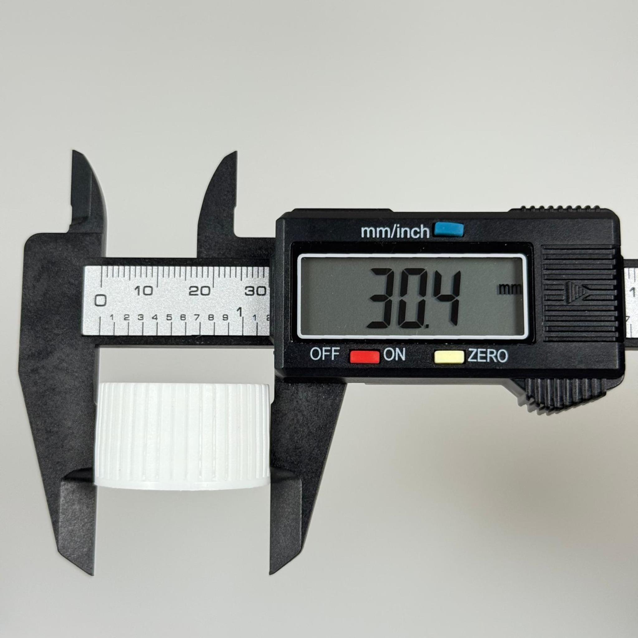 28 MM VİDALI BEYAZ KAPAK - YENİ MODEL - 28 MM PLASTİK KAPAK BEYAZ - KÖPÜK CONTALI (HEM 28 AĞIZ CAM ŞİŞELERE HEM DE 28 AĞIZ PLASTİK ŞİŞELERE TAM UYAR)