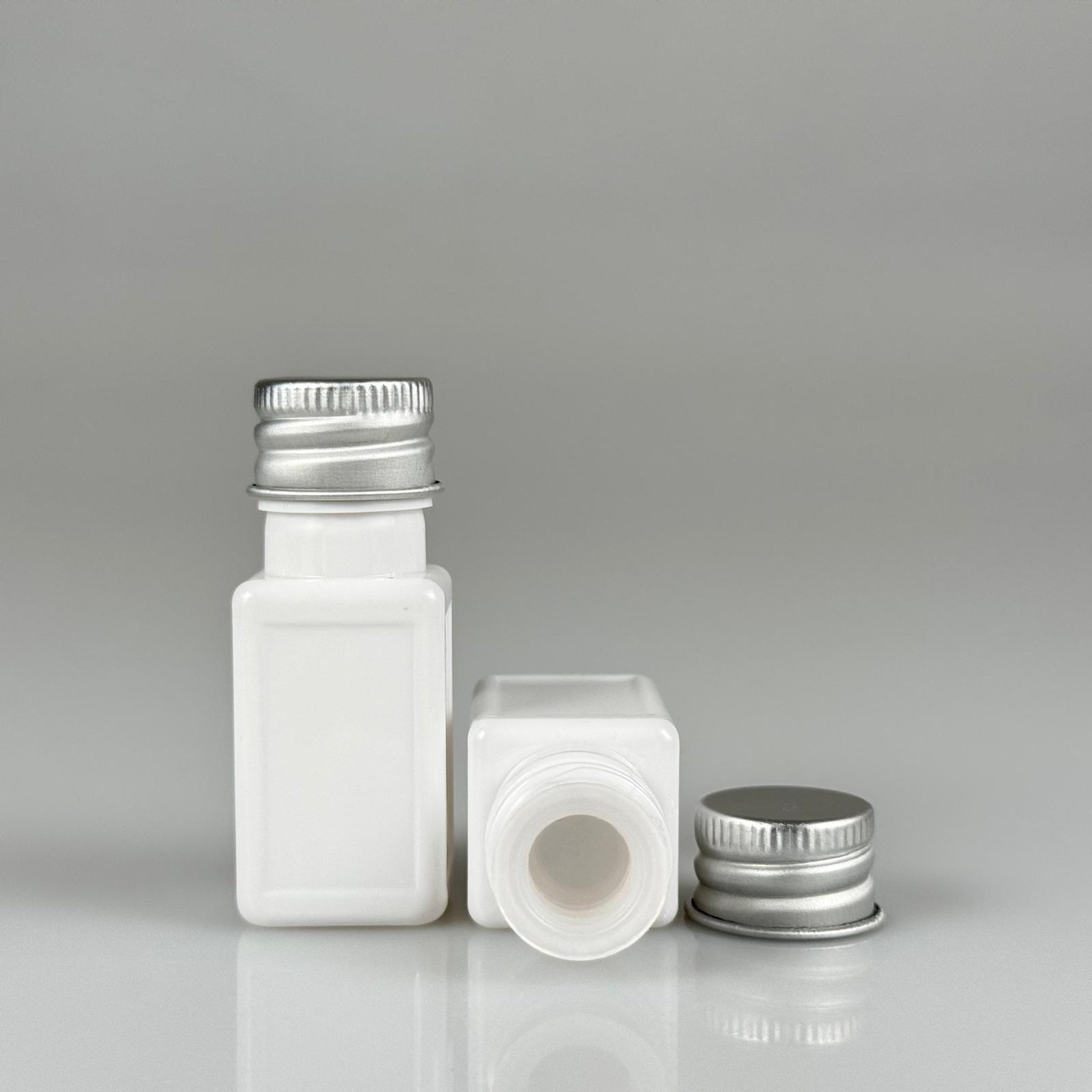 10 CC BEYAZ KARE PET SHOT ŞİŞE - KÖPÜK CONTALI GÜMÜŞ ALÜMİNYUM METAL KAPAKLI + KÖR TIPALI TAKIM - 10 ML PLASTİK ŞİŞE