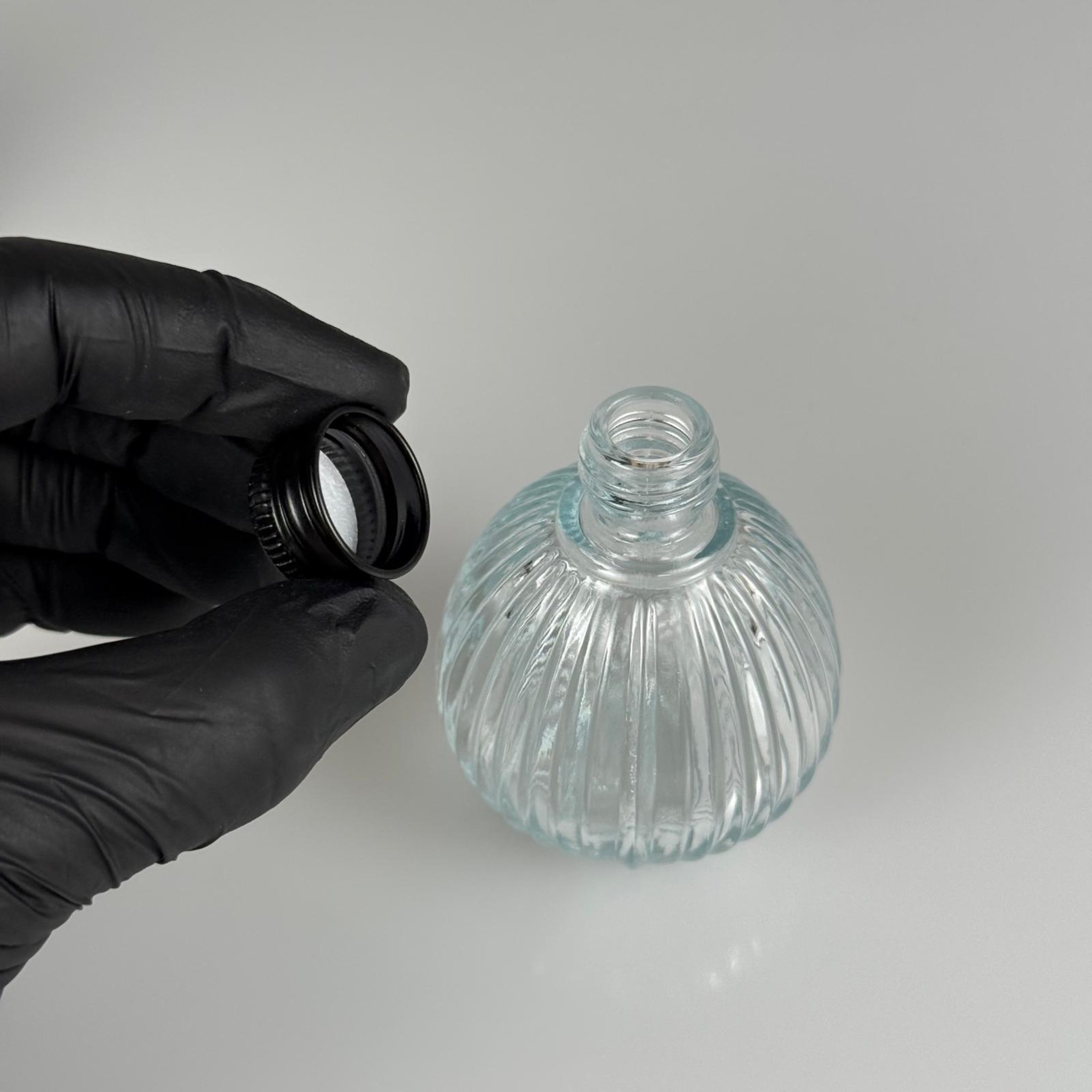 50 CC TOP ÇİZGİLİ CAM ŞİŞE + SİYAH ALÜMİNYUM METAL KAPAKLI TAKIM - 50 ML ŞEFFAF CAM ŞİŞE