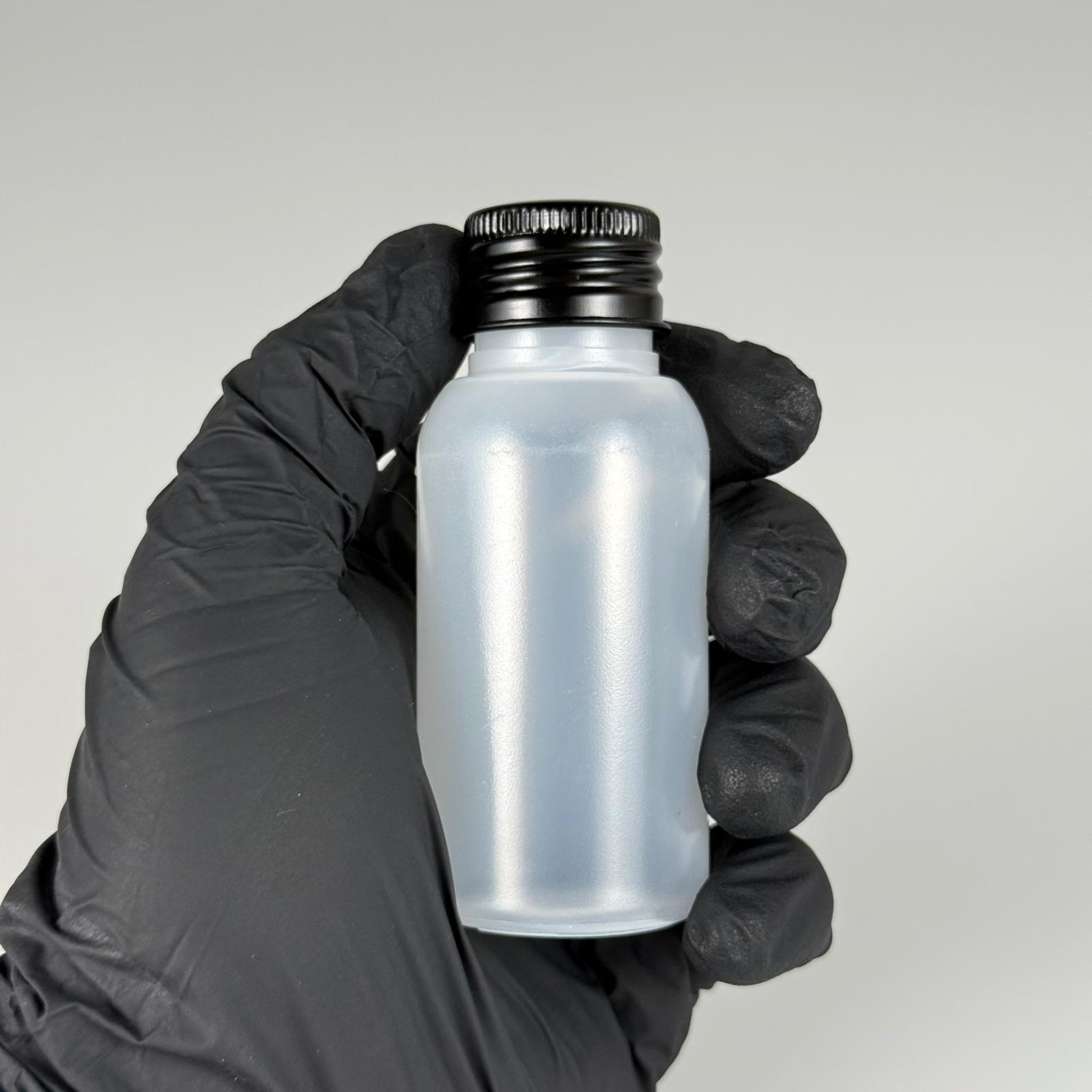 50 ML SIKILABİLİR YUMUŞAK POLİETİLEN PE PLASTİK ASETON ŞİŞESİ ( 24 AĞIZ ) + KÖPÜK CONTALI SİYAH METAL ALÜMİNYUM KAPAK + KOLONYA TIPALI TAKIM - 50 cc sos, yağ, kartuş, mürekkep vb için boş şişeler