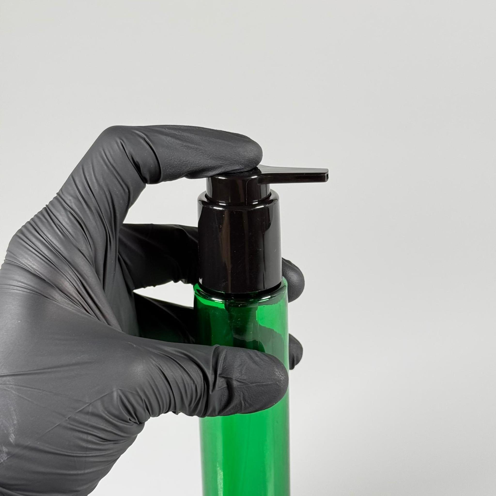100 CC UZUN SİLİNDİR YEŞİL PET ŞİŞE (24 GR)  - SİYAH XAVİER POMPALI - 100 ML BİBERİYE SUYU, LAVANTA YAĞI, SAÇ SERUM, TONİK VB İÇİN PLASTİK KOZMETİK AMBALAJLARI