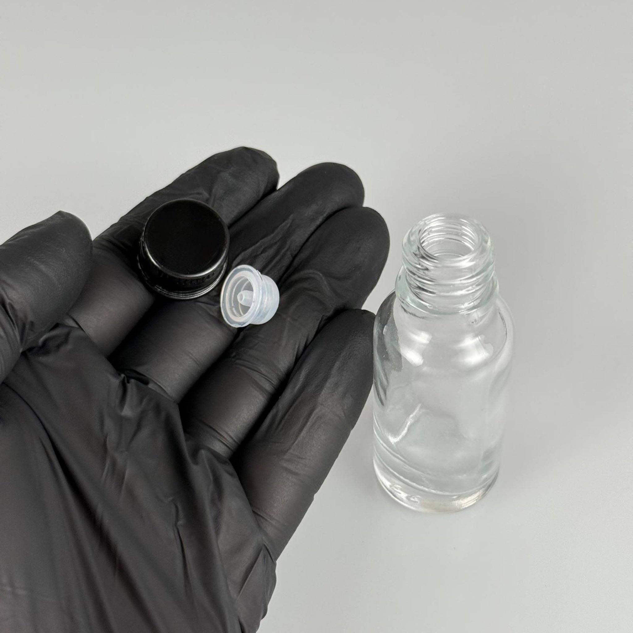 20 CC ŞEFFAF CAM ŞİŞE + KÖPÜK CONTALI SİYAH ALÜMİNYUM METAL KAPAKLI + KOLONYA TIPALI TAKIM - 20 ML ŞEFFAF CAM ŞİŞE