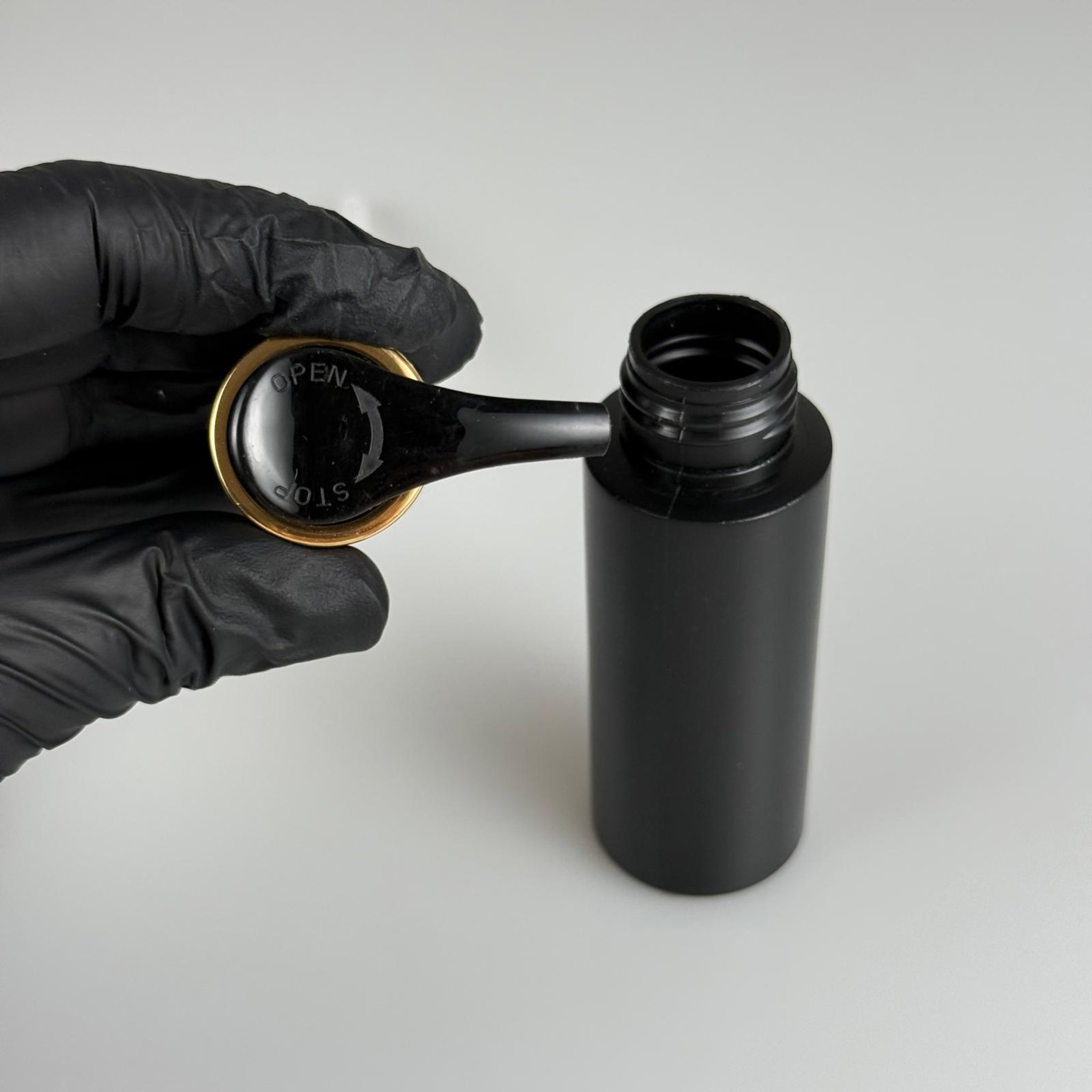 50 CC SİYAH POLİETİLEN PLASTİK ŞİŞE - GOLD POMPALI - 50 ML POMPALI PLASTİK ŞİŞE