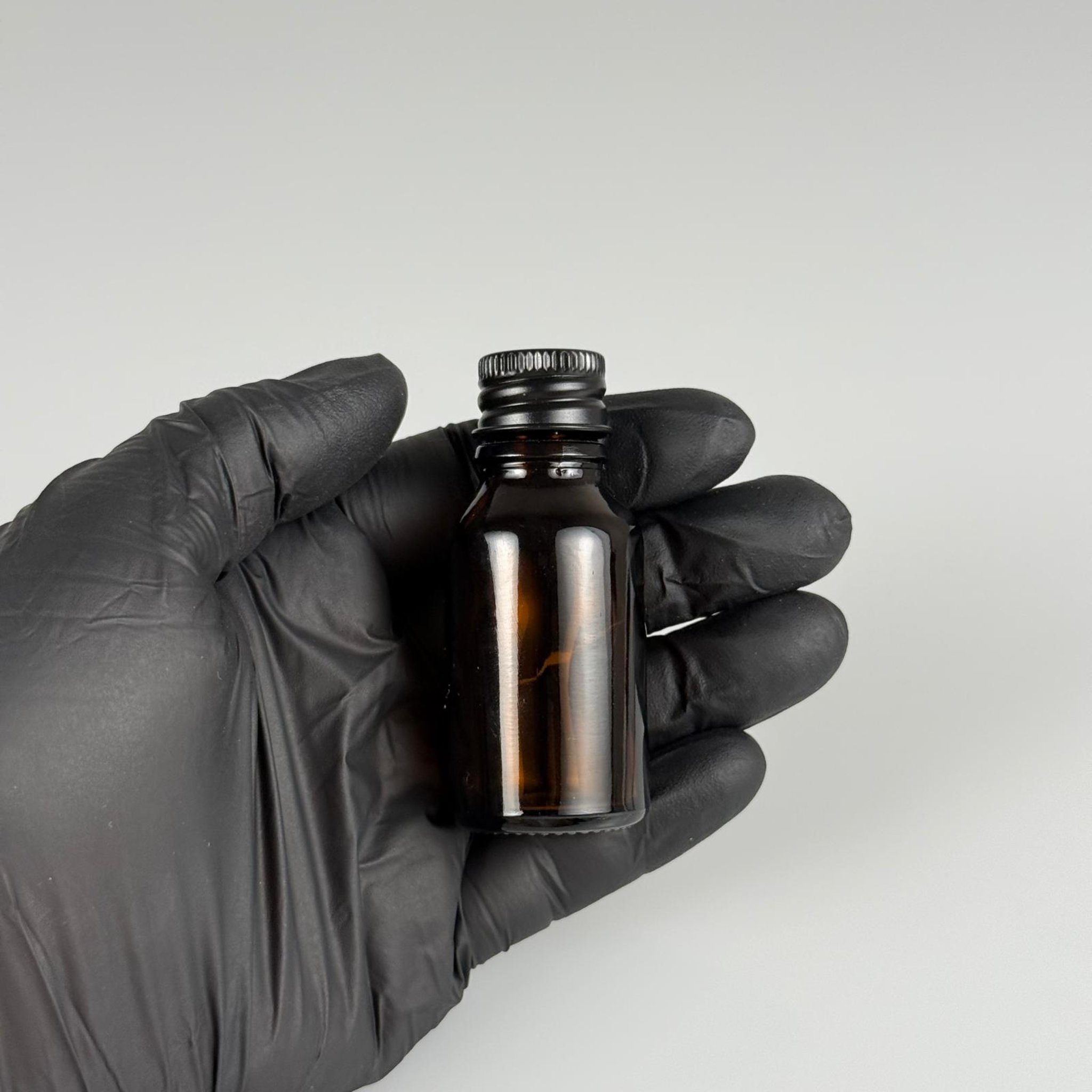 15 CC AMBER CAM ŞİŞE + KÖPÜK CONTALI SİYAH ALÜMİNYUM METAL KAPAKLI + KÖR TIPALI TAKIM - 15 ML KAHVERENGİ CAM ŞİŞE