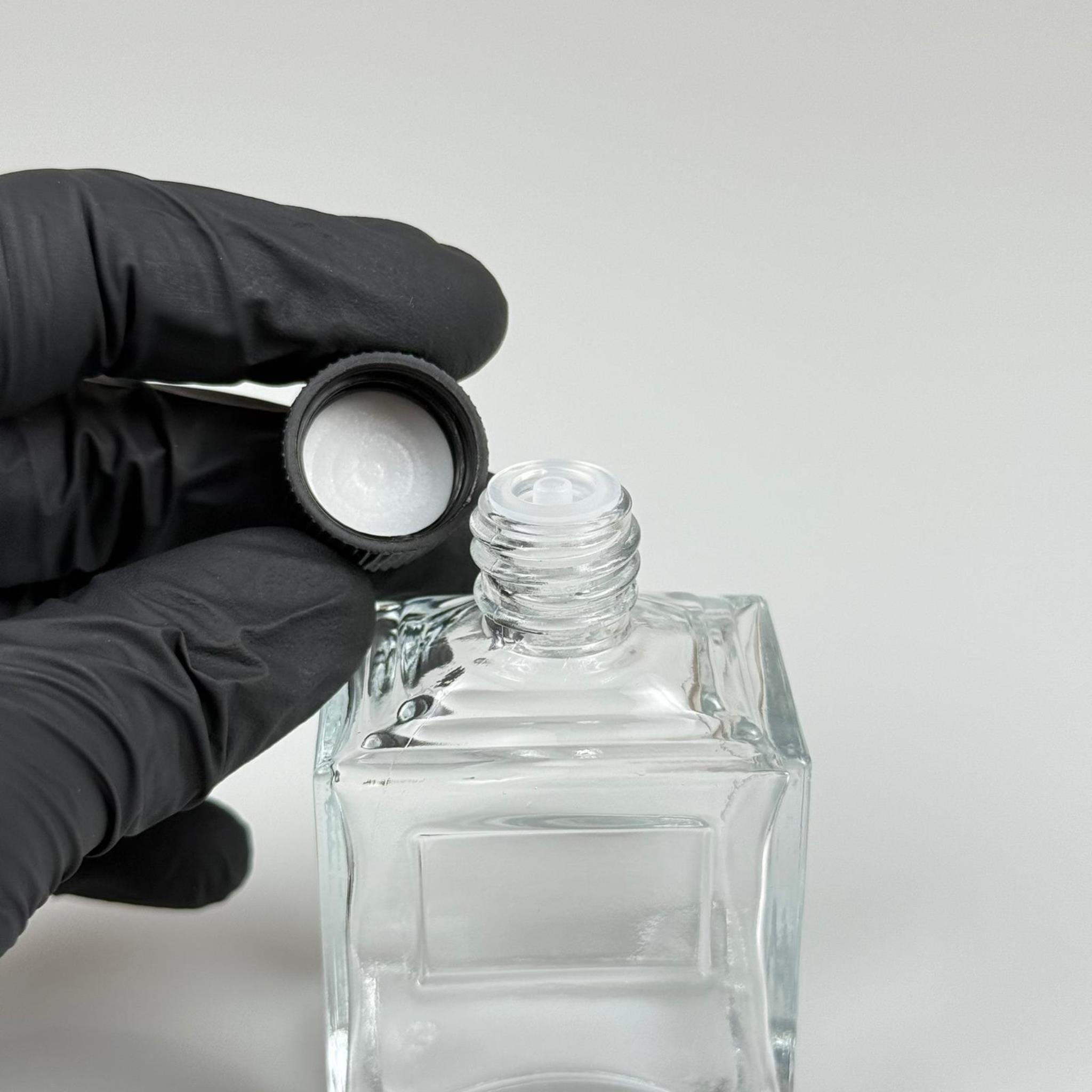 50 CC KÖŞELİ PRİZMA CAM ŞİŞE - SİYAH PLASTİK KAPAKLI KOLONYA TIPALI - 50 ML PRESTİJLİ ŞİŞE