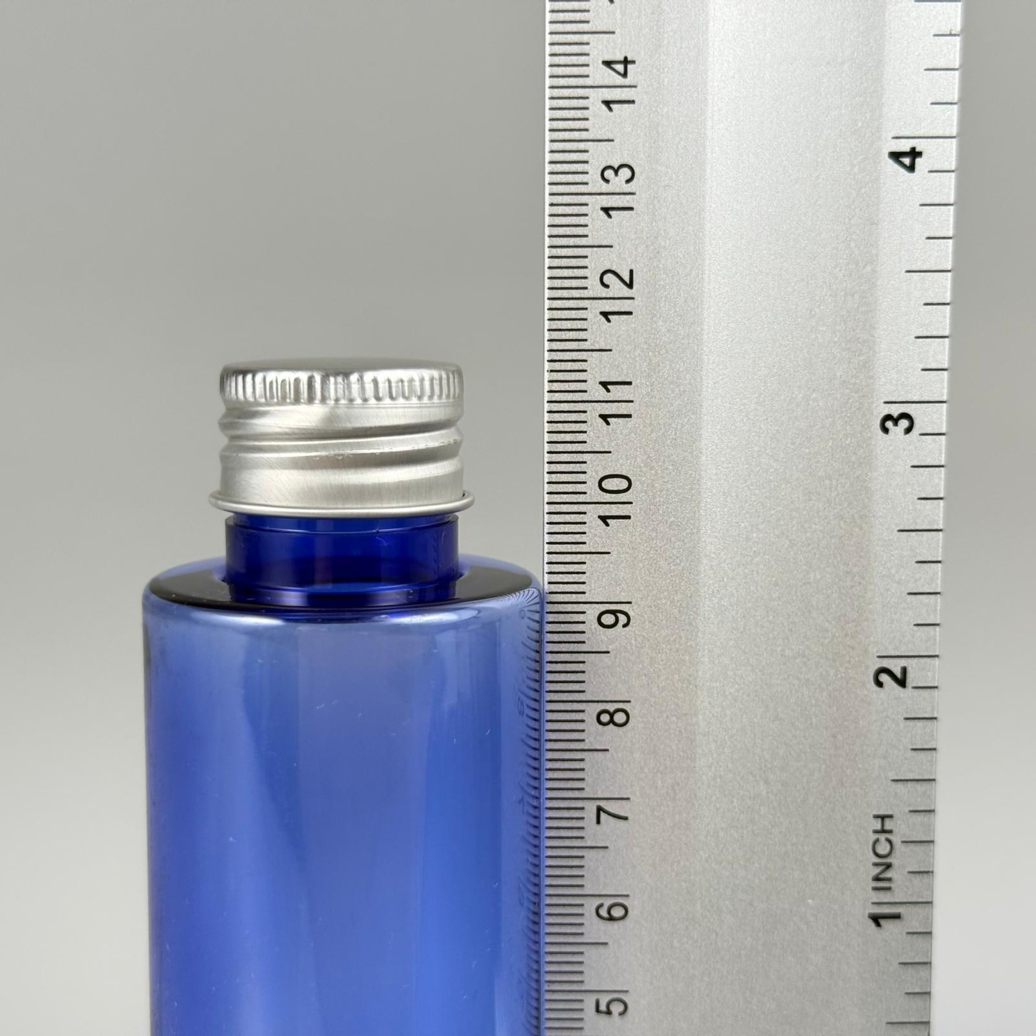 100 CC MAVİ SİLİNDİR KESKİN KÜT MODEL SERT PET ŞİŞE (17 GR - 24 AĞIZ ) + KÖPÜK COMTALI GÜMÜŞ METAL ALÜMİNYUM KAPAK + KOLONYTA TIPALI TAKIM - 100 ML KAPAKLI MAVİ PET ŞİŞELER