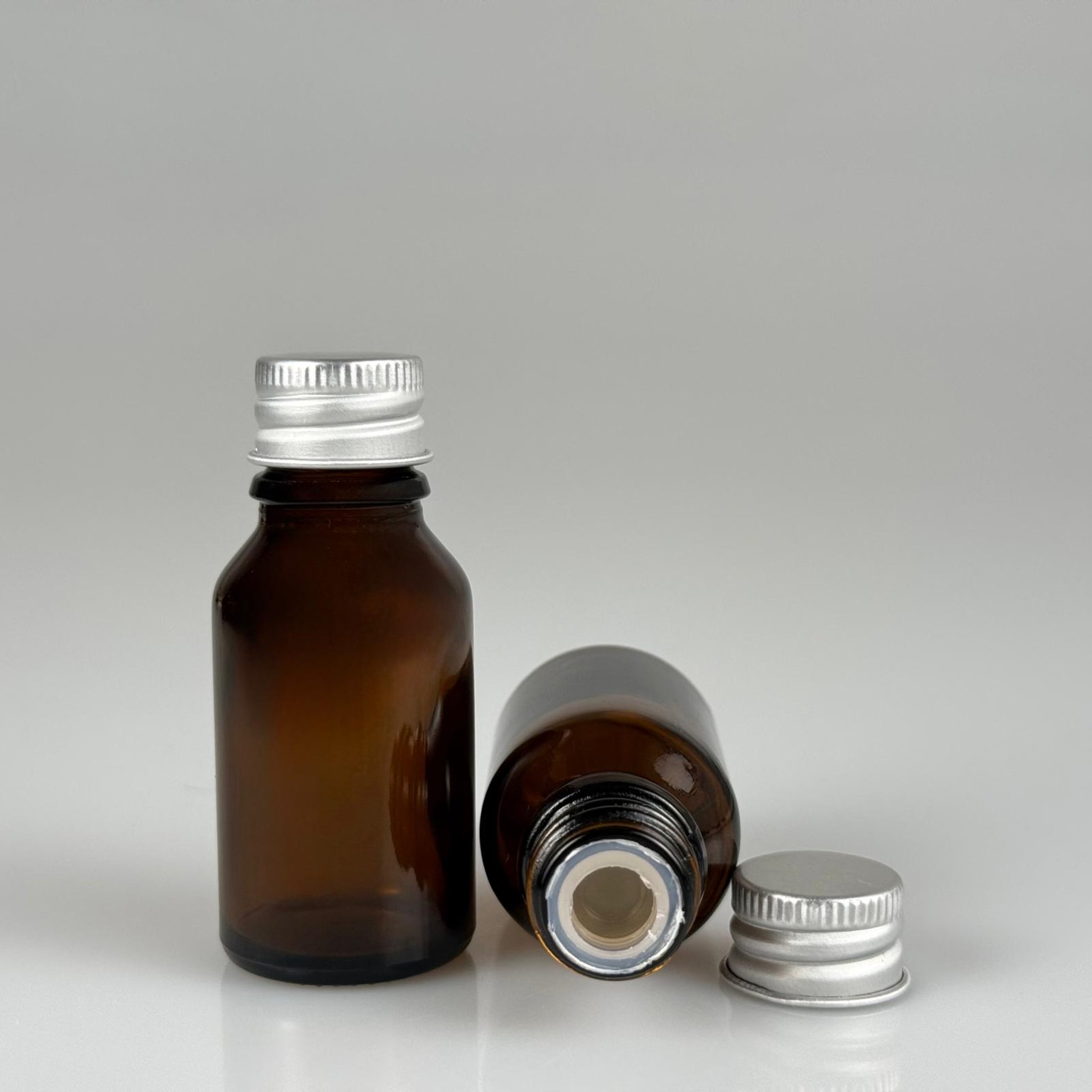 15 CC AMBER CAM ŞİŞE + KÖPÜK CONTALI GÜMÜŞ ALÜMİNYUM METAL KAPAKLI + KÖR TIPALI TAKIM - 15 ML KAHVERENGİ CAM ŞİŞE