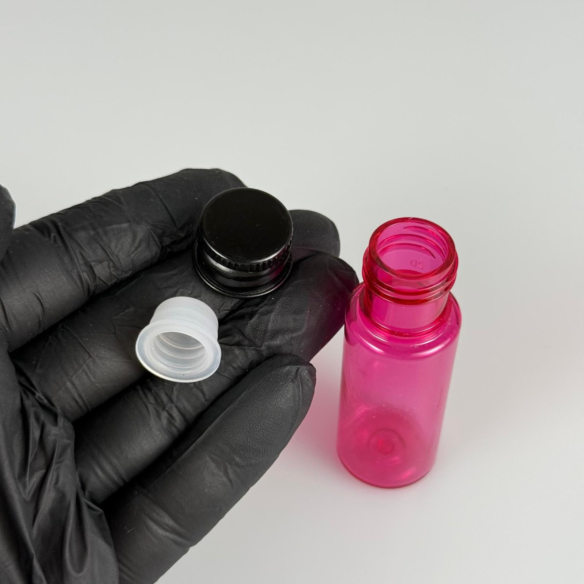 15 CC SİLİNDİR PEMBE PET ŞİŞE + KÖPÜK CONTALI SİYAH ALÜMİNYUM METAL KAPAKLI + KÖR TIPALI TAKIML - 15 ML PEMBE PET ŞİŞE