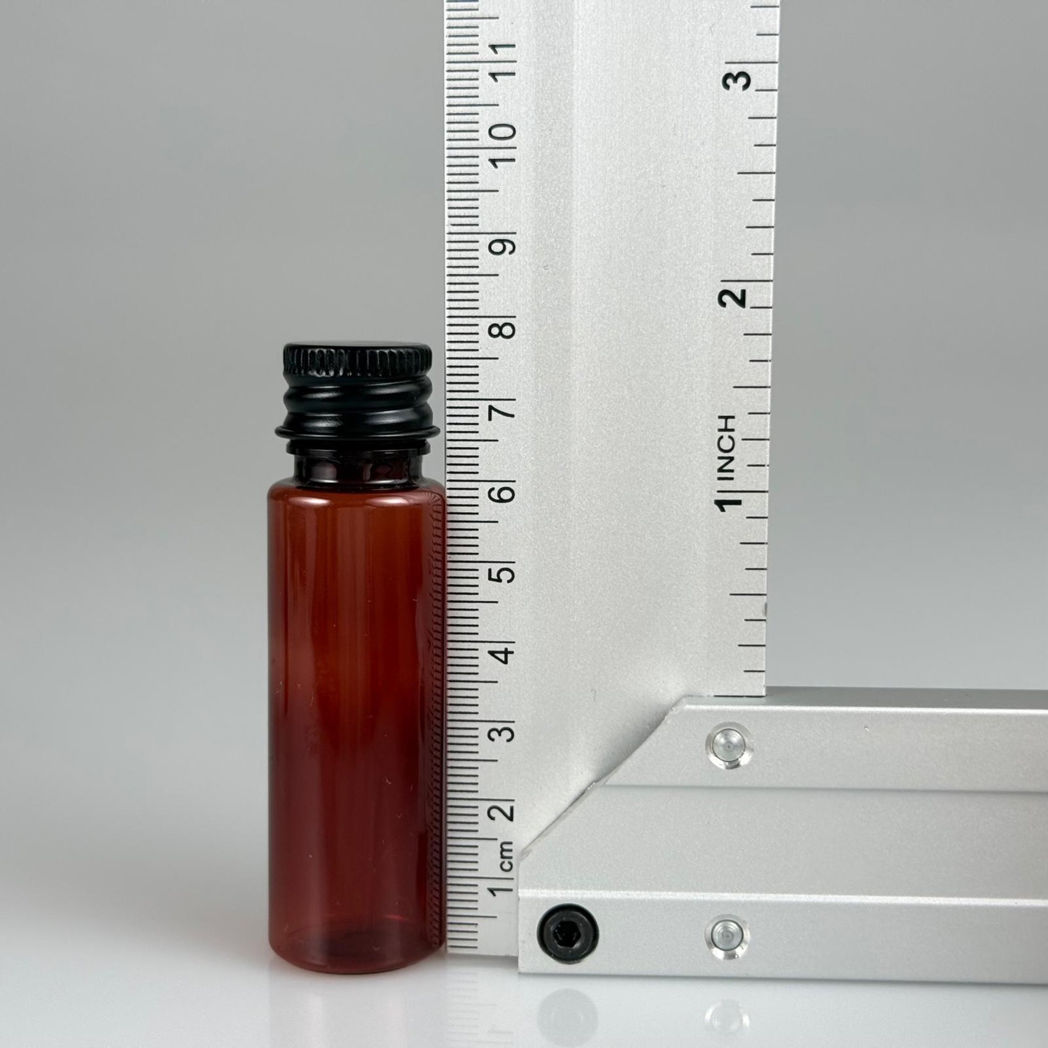 20 CC PET AMBER SHOT ŞİŞE - KÖPÜK CONTALI SİYAH ALÜMİNYUM METAL KAPAKLI + KÖR TIPALI TAKIM - 20 ML KAHVERENGİ PLASTİK ŞİŞE
