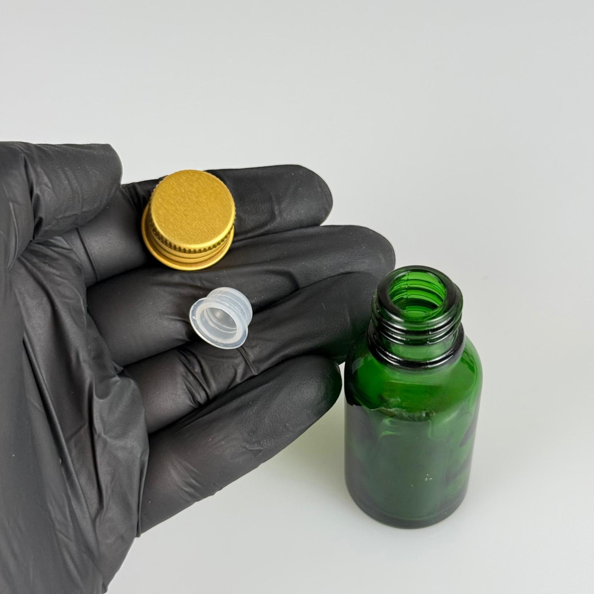 15 CC YEŞİL CAM ŞİŞE + KÖPÜK CONTALI GOLD ALÜMİNYUM METAL KAPAKLI + KÖR TIPALI TAKIM - 15 ML YEŞİL CAM ŞİŞE