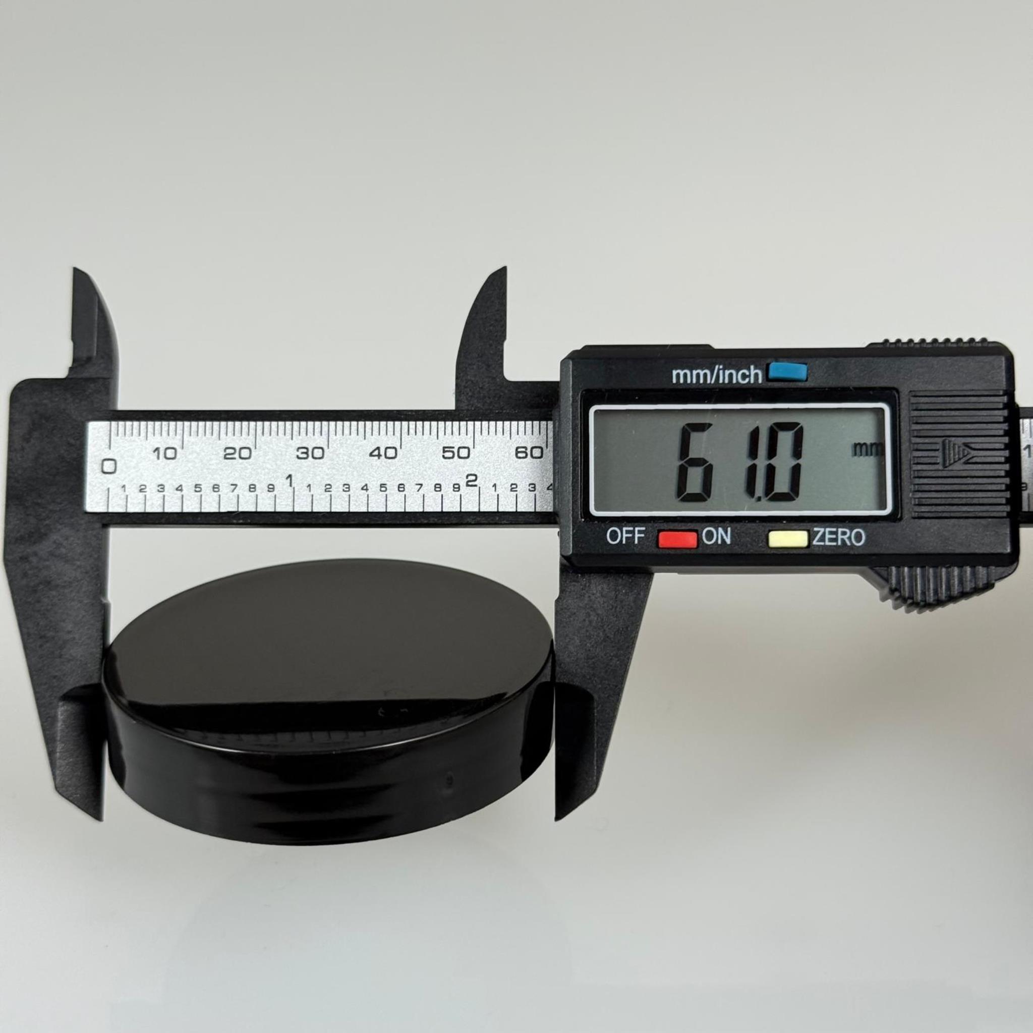 57 MM VİDALI PLASTİK KAPAK SİYAH (ŞİŞECAM 50 CC CAM KREM UYUMLU)