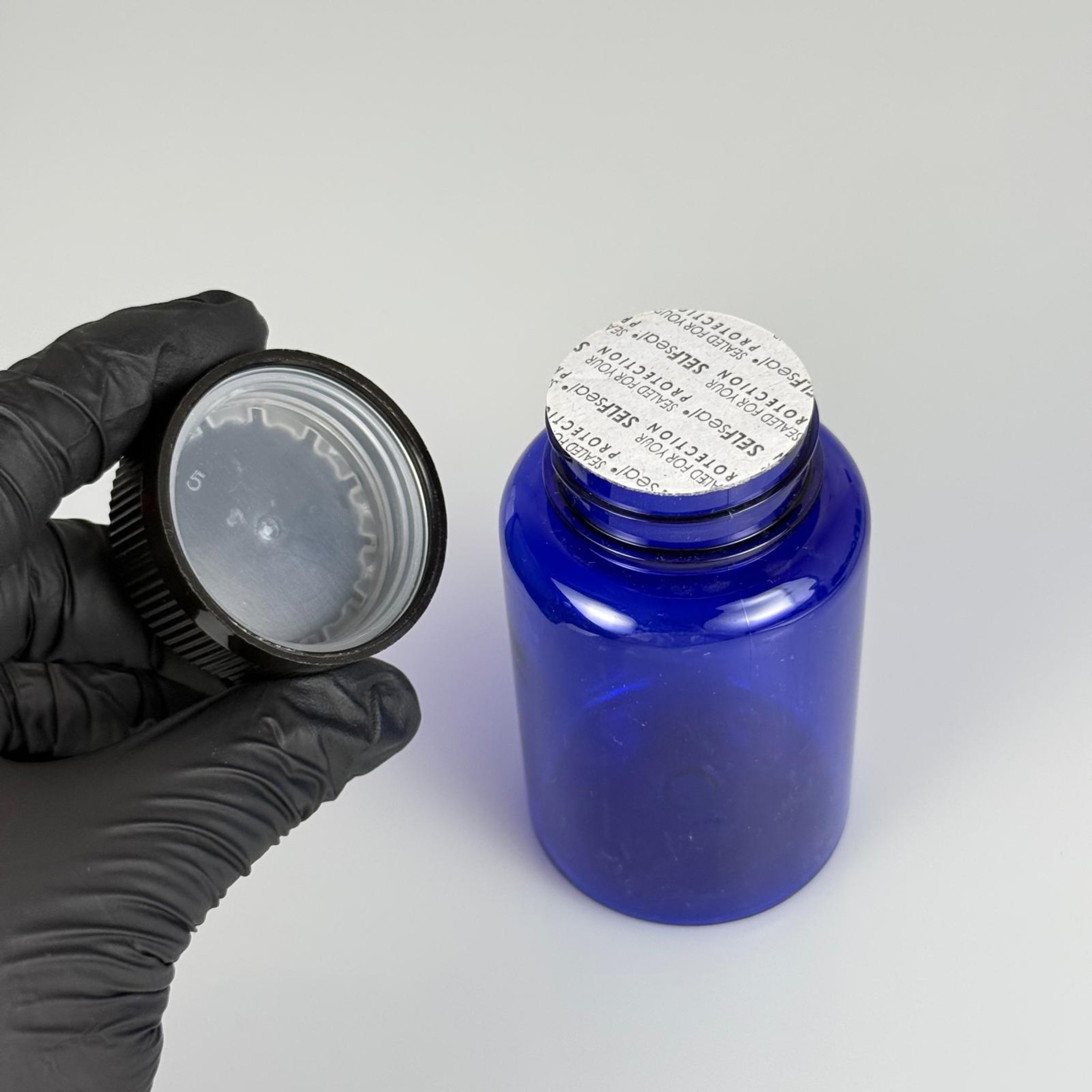 150 ML CONTALI ÇOCUK KİLİT KAPAKLI TABLET ŞİŞESİ  - 150 CC MAVİ PET KAVANOZ + 38 MM SİYAH ÇOCUK KİLİTLİ KAPAK + KENDİNDEN YAPIŞKANLI KÖPÜK CONTA TAKIM -  KAPSÜL KUTUSU - İLAÇ ŞİŞESİ - MEDİKAL HAP ŞİŞESİ - FARMASÖTİK KAVANOZ