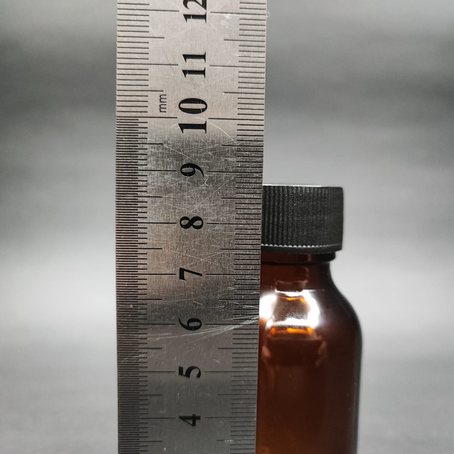 50 ML DOLUMU KOLAY, GENİŞ AĞIZLI İÇTEN DAMLALIKLI ŞİŞE (25 MM AĞIZ) - 50 CC SİYAH CONTALI KAPAKLI İÇTEN DAMLALIKLI CAM ECZA ŞİŞESİ - AMBER KAHVERENGİ