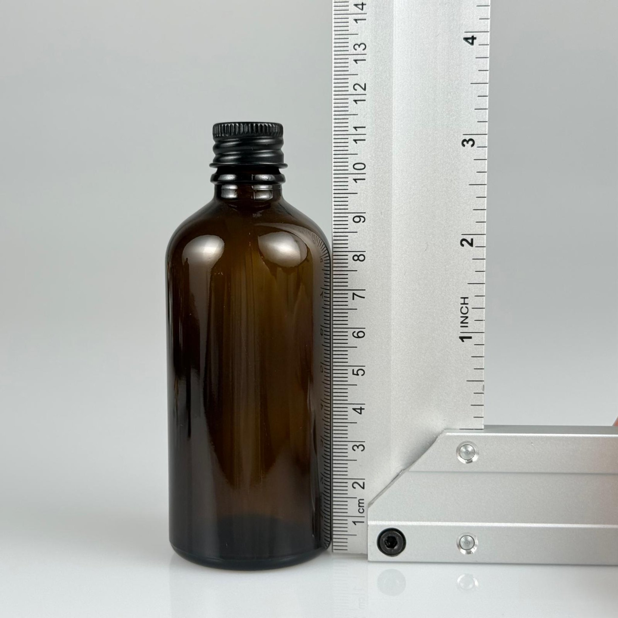 100 CC AMBER CAM ŞİŞE + KÖPÜK CONTALI SİYAH ALÜMİNYUM METAL KAPAKLI + DAMLALIKLI KOLONYA TIPALI TAKIM - 100 ML KAHVERENGİ CAM ŞİŞE
