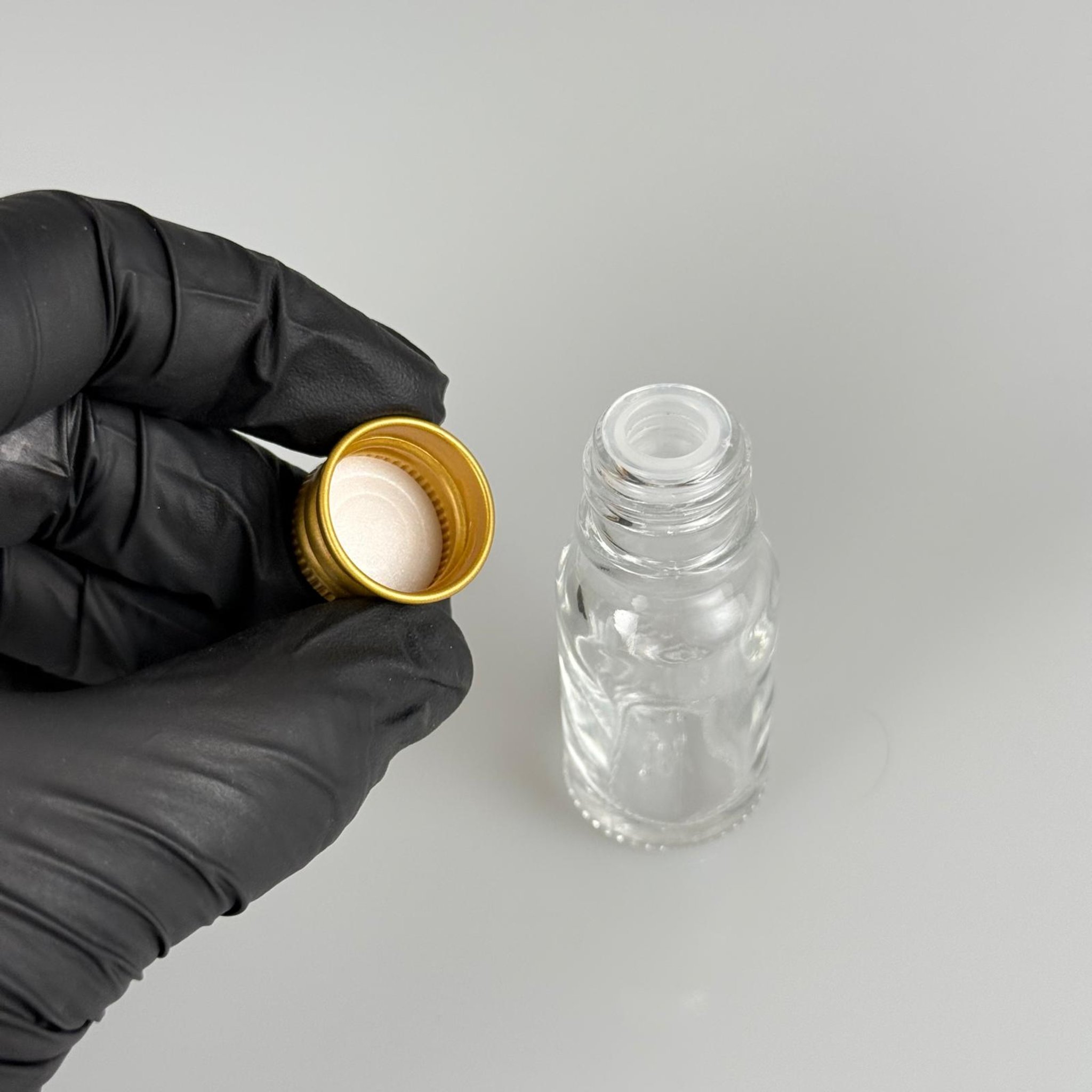 10 CC ŞEFFAF CAM ŞİŞE + KÖPÜK CONTALI GOLD ALÜMİNYUM METAL KAPAKL + KÖR TIPALI TAKIM - 10 ML ŞEFFAF CAM ŞİŞE