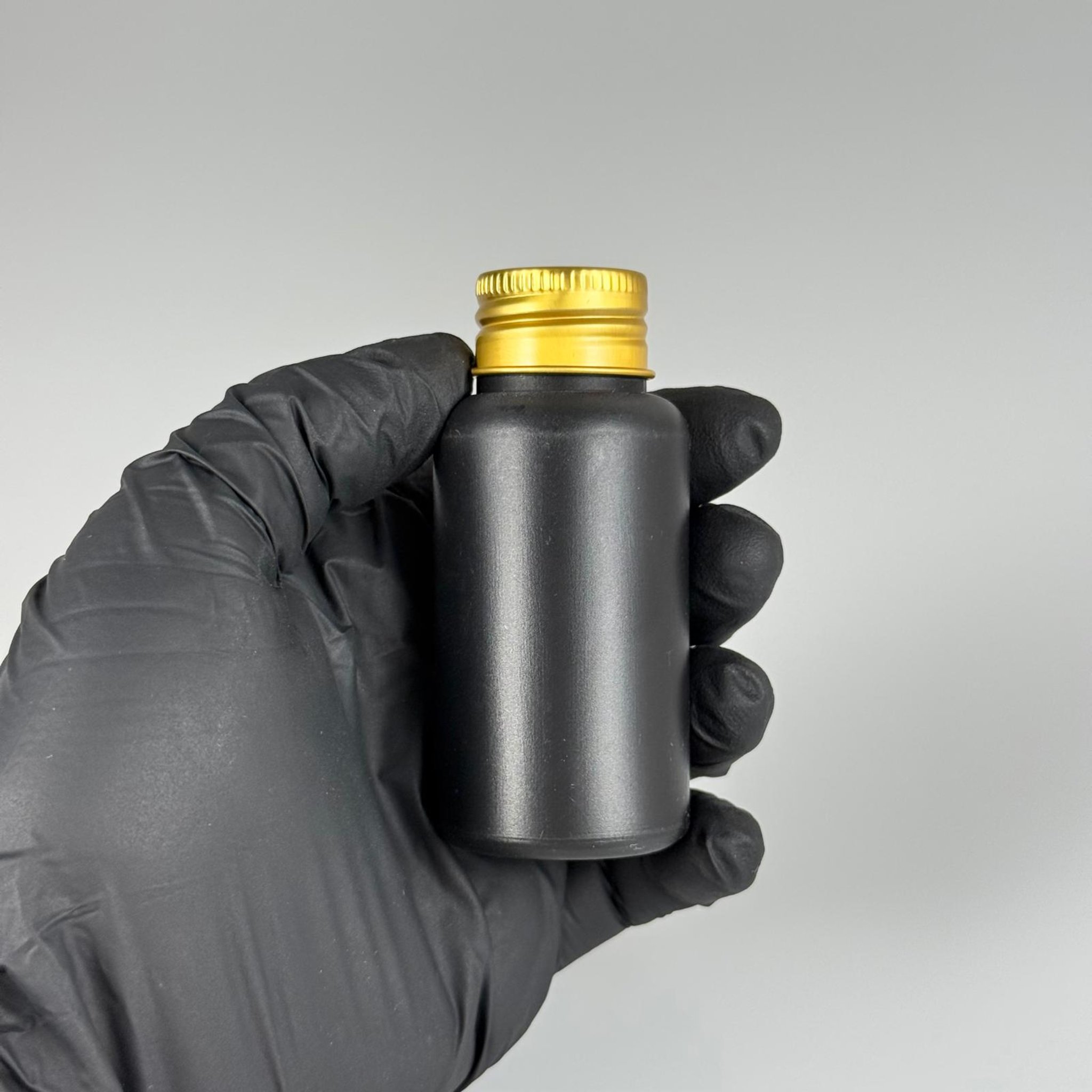 50 CC SİYAH POLİETİLEN PLASTİK ASETON ŞİŞESİ ( 24 AĞIZ ) + KÖPÜK CONTALI GOLD METAL ALÜMİNYUM KAPAK TAKIM - 50 ML KAPAKLI SİYAH PLASTİK ŞİŞELER
