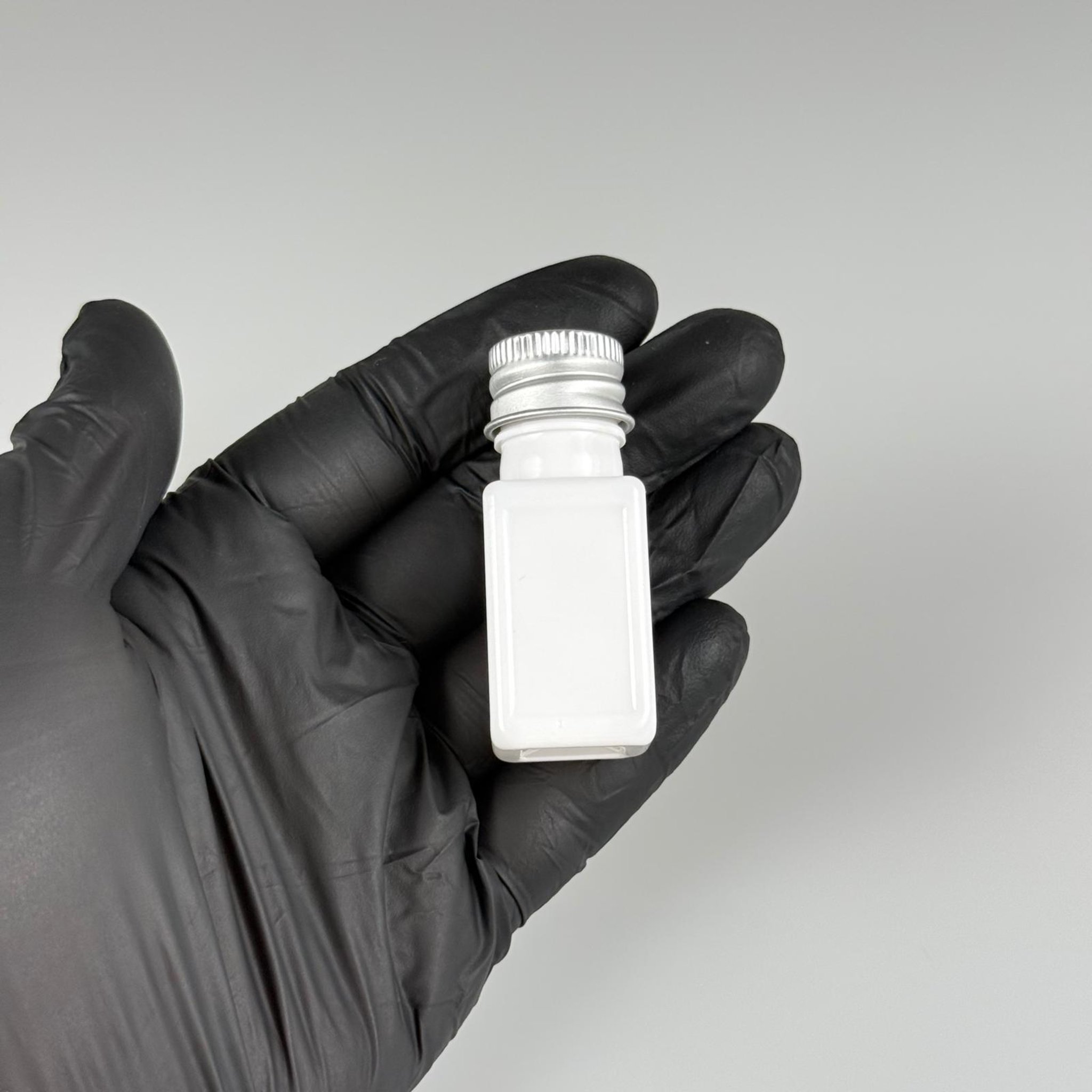 10 CC BEYAZ KARE PET SHOT ŞİŞE - KÖPÜK CONTALI GÜMÜŞ ALÜMİNYUM METAL KAPAKLI + KÖR TIPALI TAKIM - 10 ML PLASTİK ŞİŞE