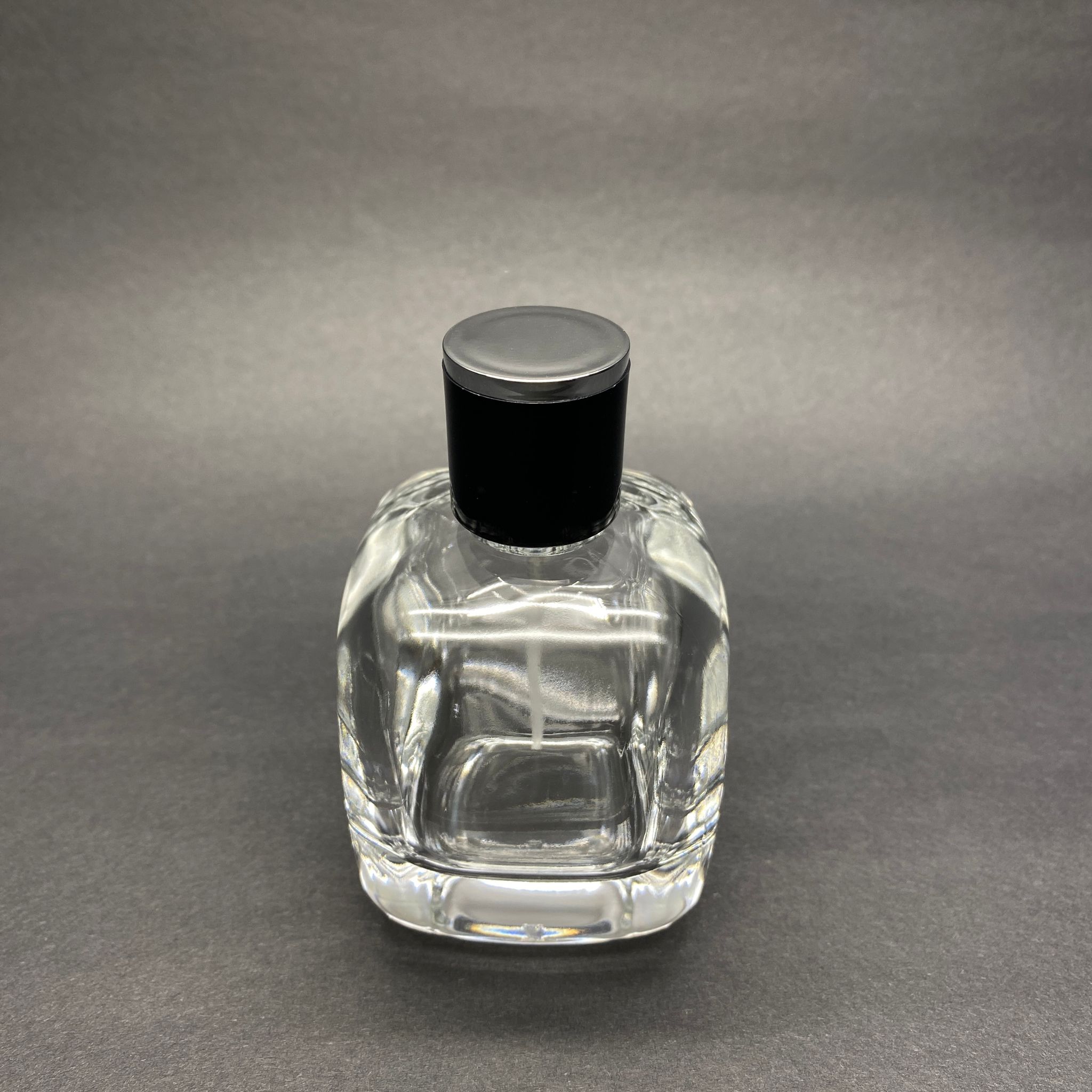 100 ML OVAL KARE MODEL CORE PARFÜM ŞİŞESİ - GÜMÜŞ METAL SPREYLİ + GÜMÜŞ SİYAH KAPAKLI (AĞIZ 15 MM GEÇME KOLAY KAPAMA)