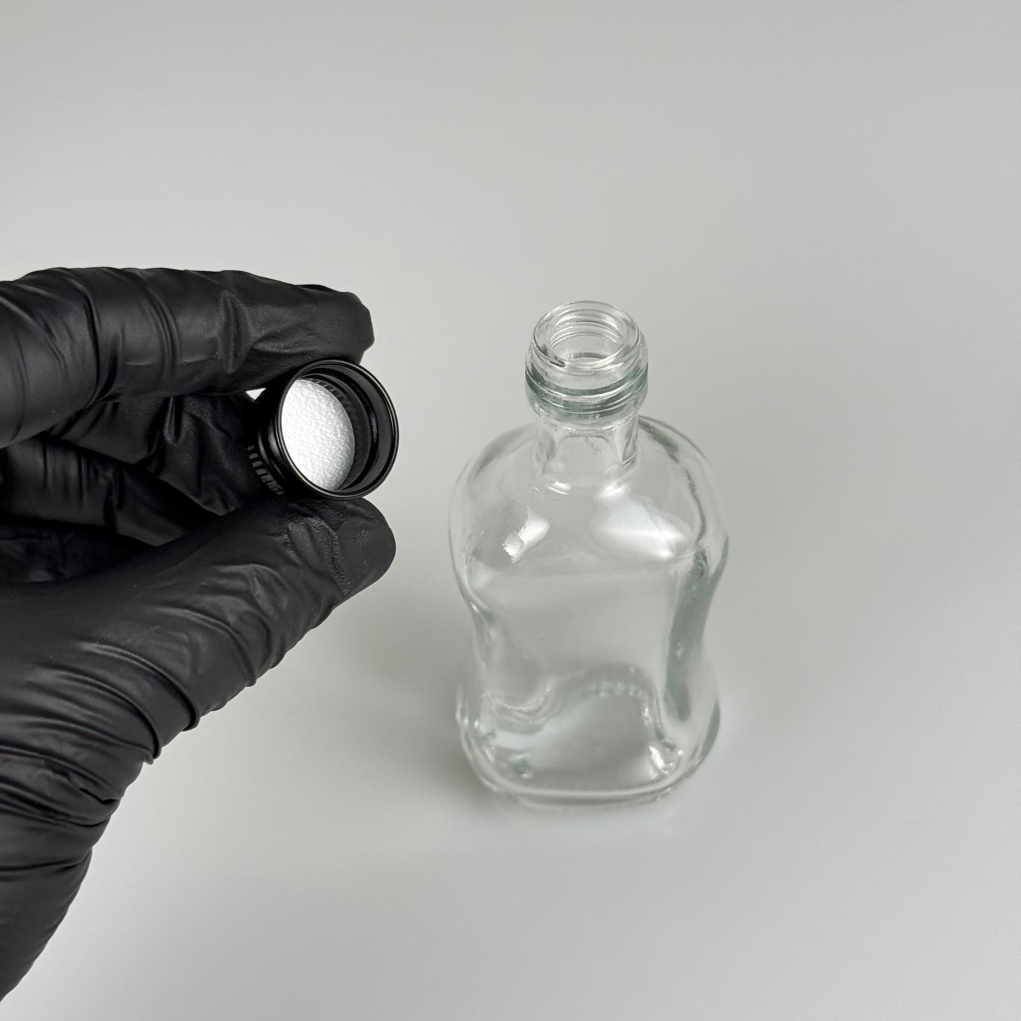 50 CC BOĞAZLI İNCE BELLİ CAM ŞİŞE + SİYAH ALÜMİNYUM METAL KAPAKLI TAKIM - 50 ML PRESTİJLİ ŞİŞE