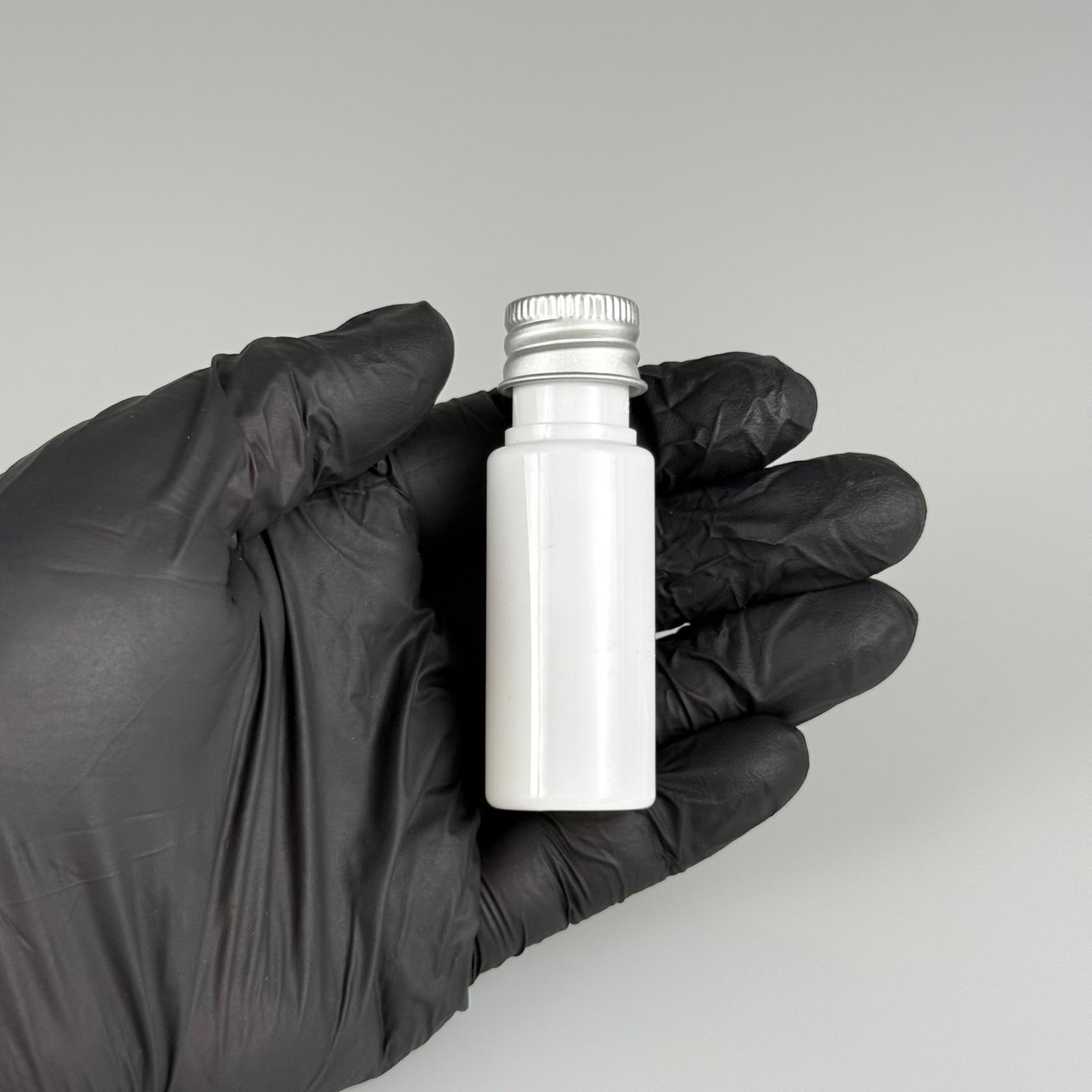 15 CC BEYAZ SİLİNDİR PET ŞİŞE + KÖPÜK CONTALI GÜMÜŞ ALÜMİNYUM METAL KAPAKLI + KÖR TIPALI TAKIML - 15 ML BEYAZ PET ŞİŞE