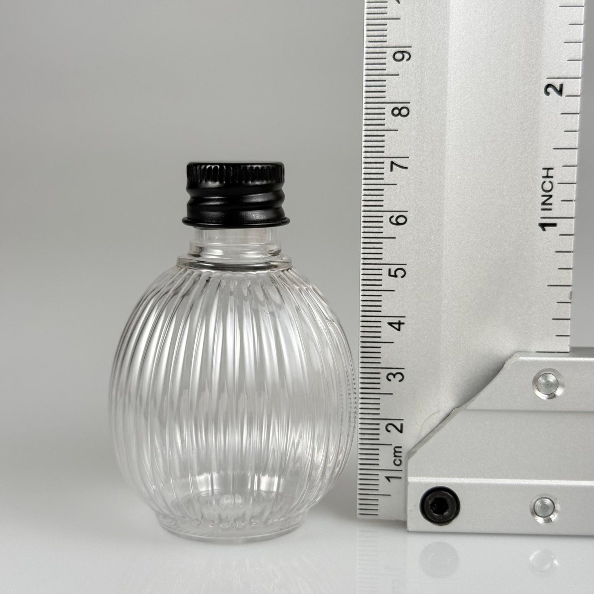 50 CC TOP ÇİZGİLİ DESENLİ PET ŞİŞE - KÖPÜK CONTALI SİYAH ALÜMİNYUM METAL KAPAKLI TAKIM - 50 ML ŞEFFAF PET ŞİŞE