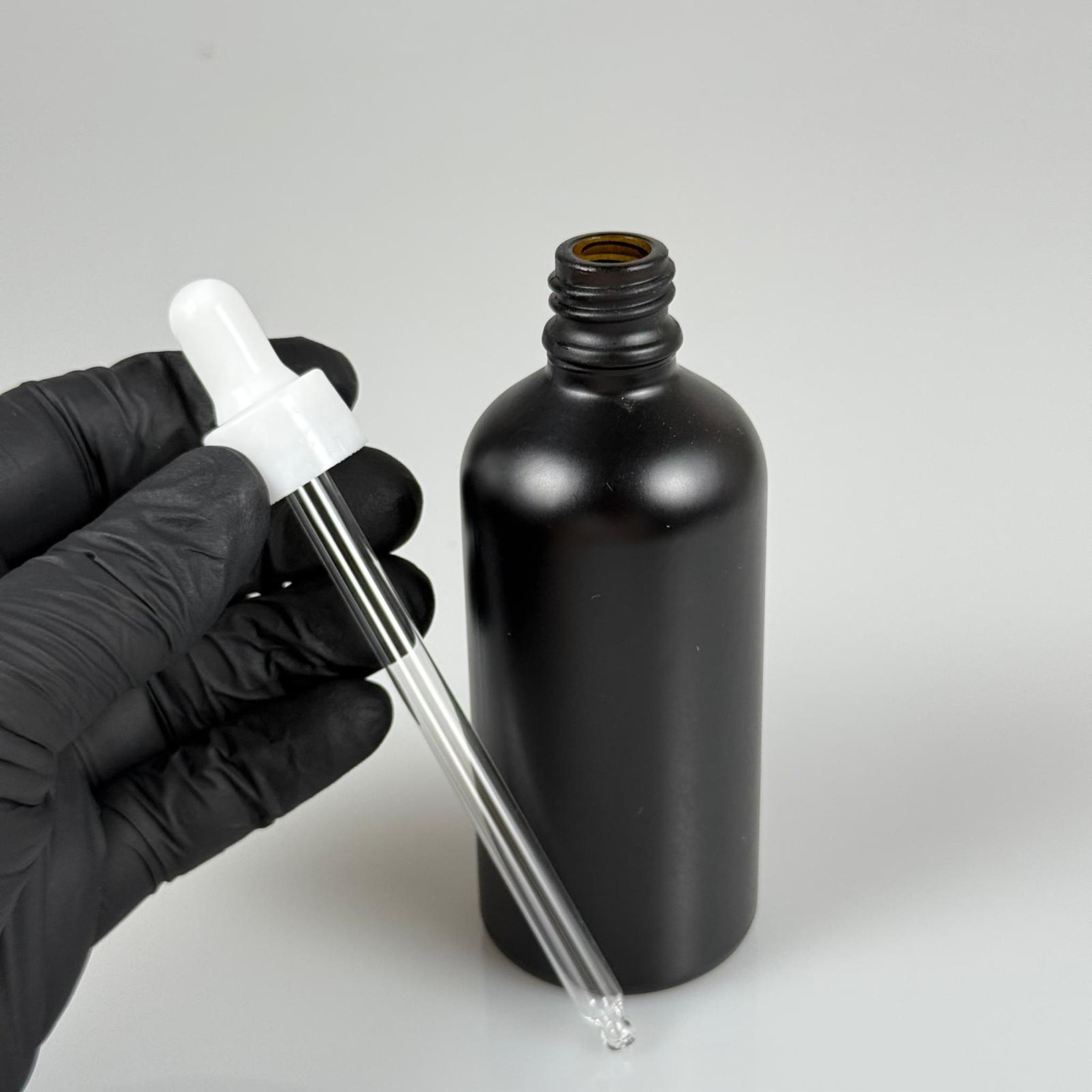 100 CC MAT SİYAH CAM DAMLALIKLI ŞİŞE - BEYAZ EMZİK + BEYAZ DÜZ KAPAK + CAM PİPET TAKIM - 100 ML MAT SİYAH DAMLALIKLI ŞİŞE SETİ