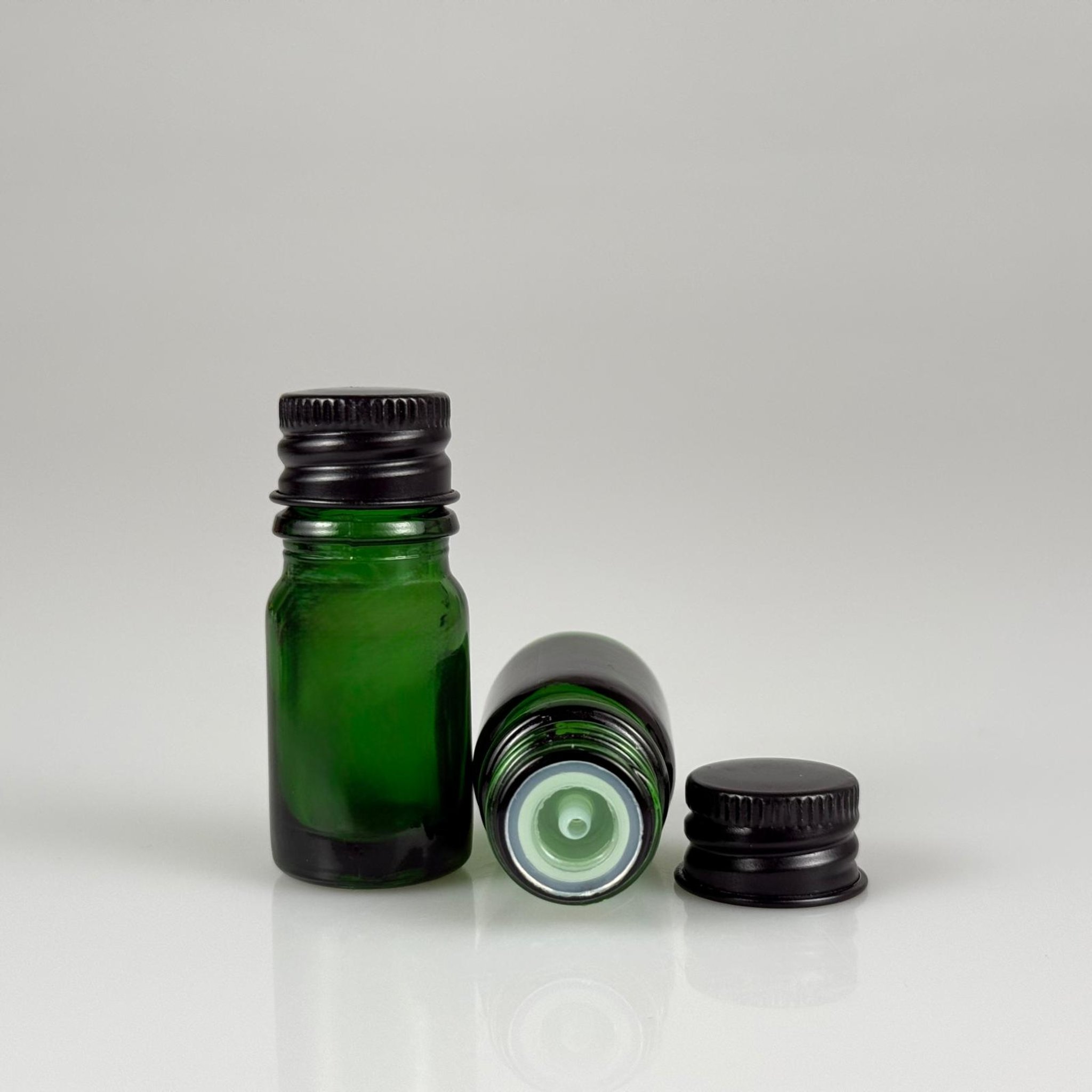 5 CC YEŞİL CAM ŞİŞE + KÖPÜK CONTALI SİYAH ALÜMİNYUM METAL KAPAKLI + DAMLALIKLI KOLONYA TIPALI TAKIM - 5 ML YEŞİL CAM ŞİŞE