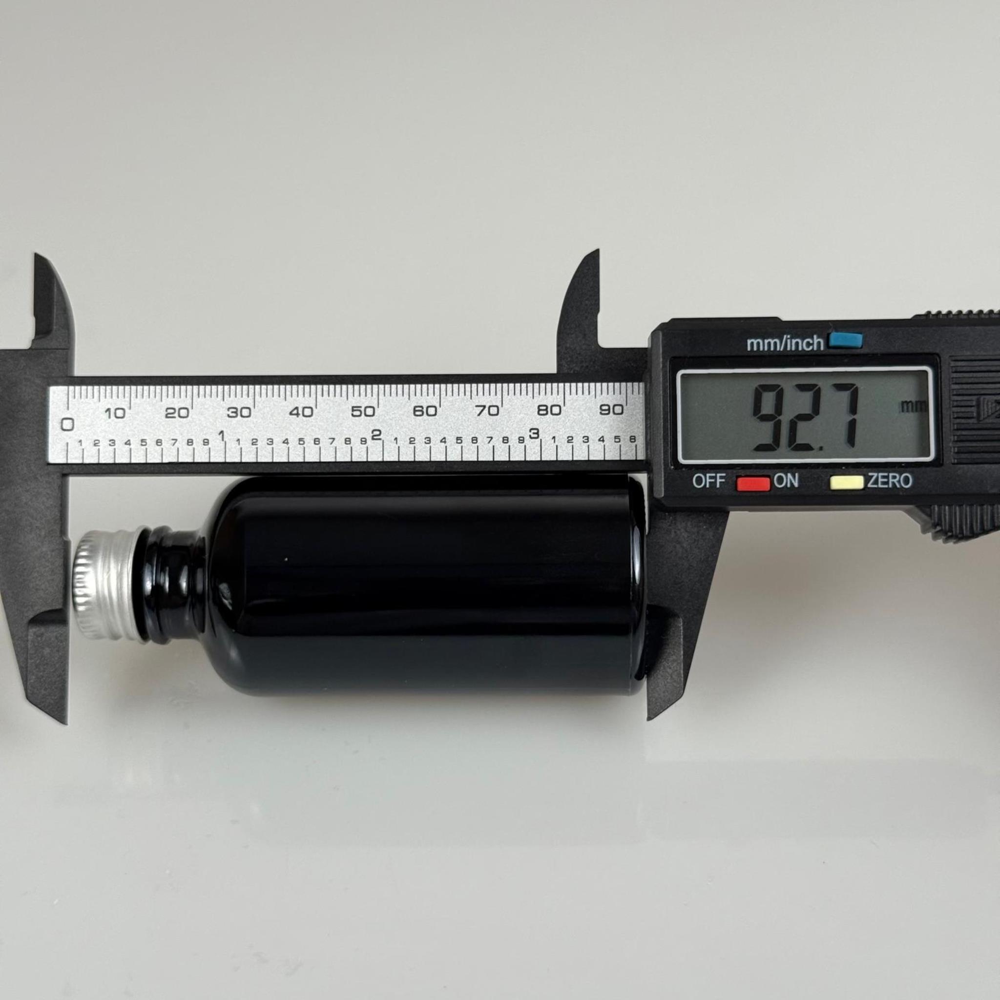 50 CC SİYAH CAM ŞİŞE - GÜMÜŞ VİDALI METAL KAPAKLI - 50 ML SİYAH STANDART CAM ŞİŞE