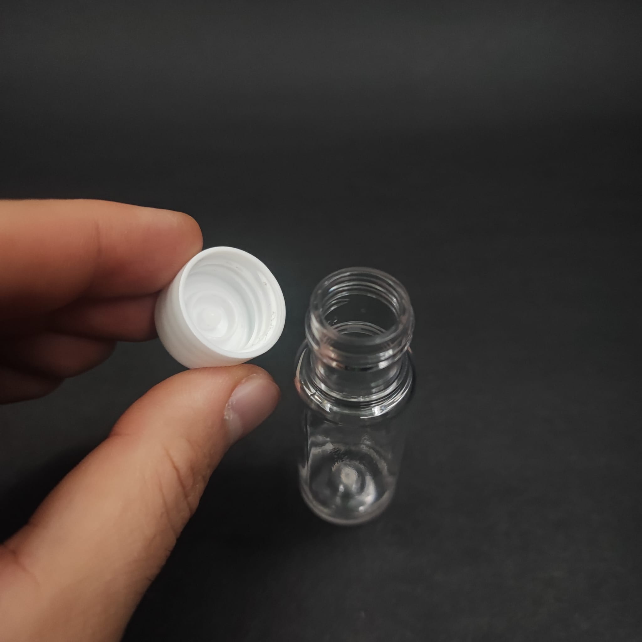 15 CC ŞEFFAF PLASTİK ŞİŞE + KENDİNDEN CONTALI SIZDIRMAZ BEYAZ KAPAK - 15 ML KAPAKLI PET ŞİŞE