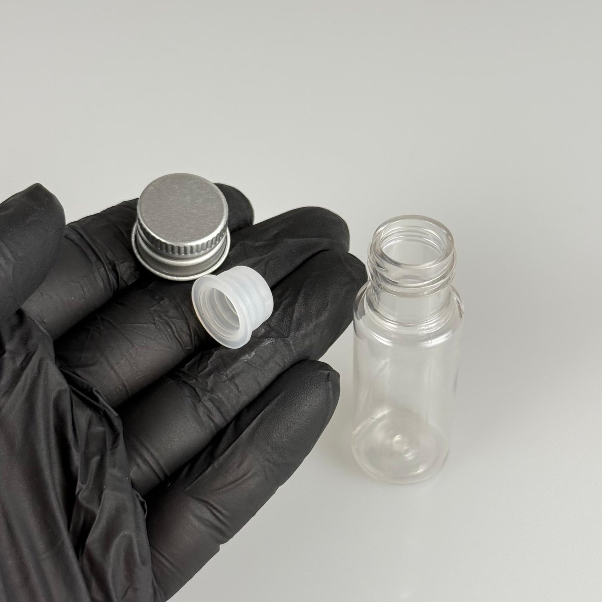 15 CC SİLİNDİR PET ŞİŞE + KÖPÜK CONTALI GÜMÜŞ ALÜMİNYUM METAL KAPAKLI + KÖR TIPALI TAKIML - 15 ML ŞEFFAF PET ŞİŞE