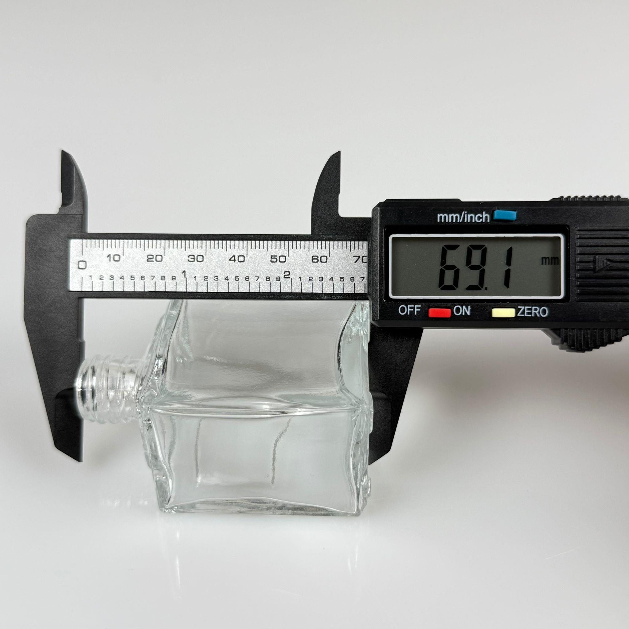 50 CC KÖŞELİ PRİZMA CAM ŞİŞE - 18 MM AĞIZ - 50 ML PRESTİJLİ ŞİŞE