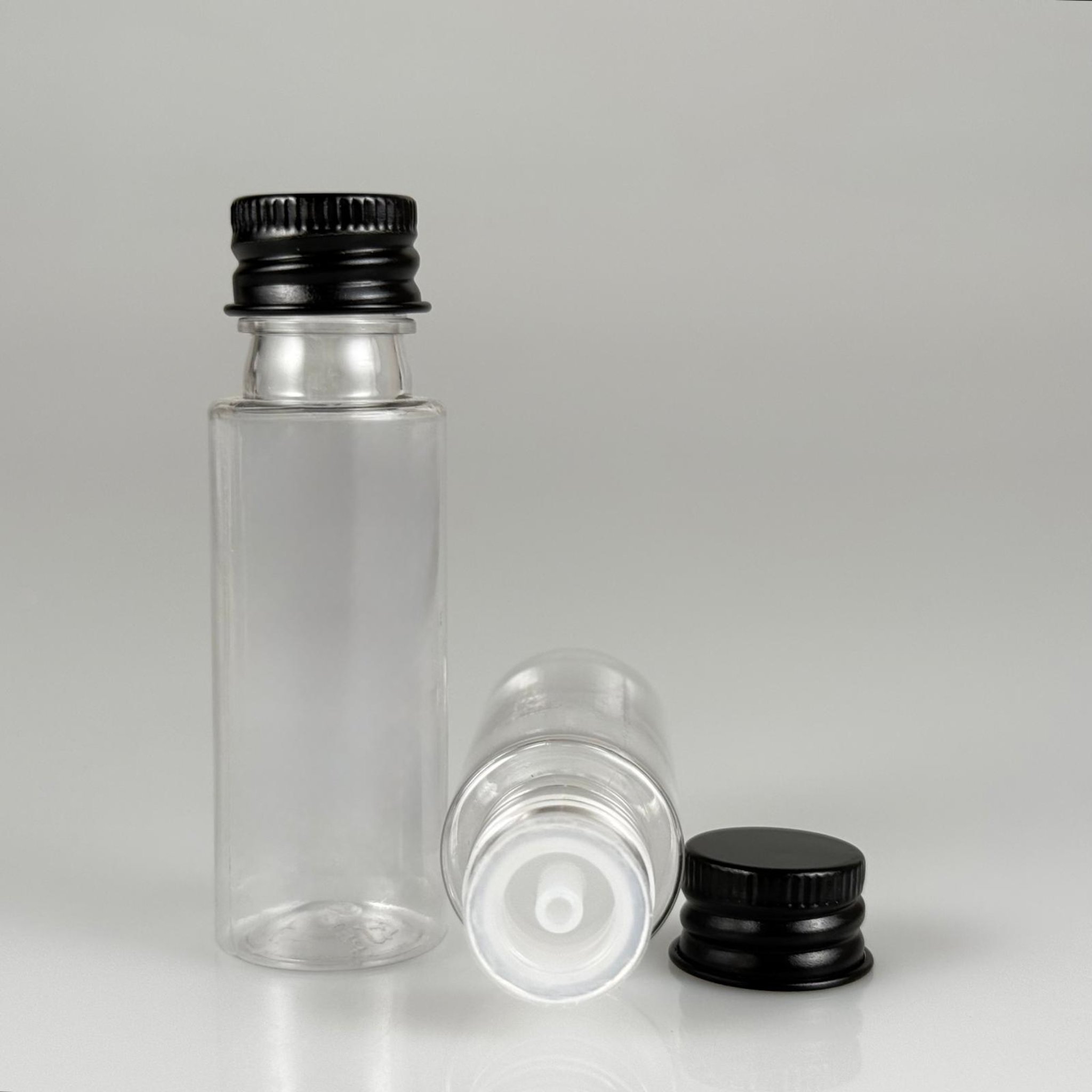 20 CC ŞEFFAF PET ŞİŞE + KÖPÜK CONTALI SİYAH ALÜMİNYUM METAL KAPAKLI + DAMLALIKLI KOLOMNYA TIPALI TIPALI TAKIM - 20 ML PLASTİK ŞİŞE