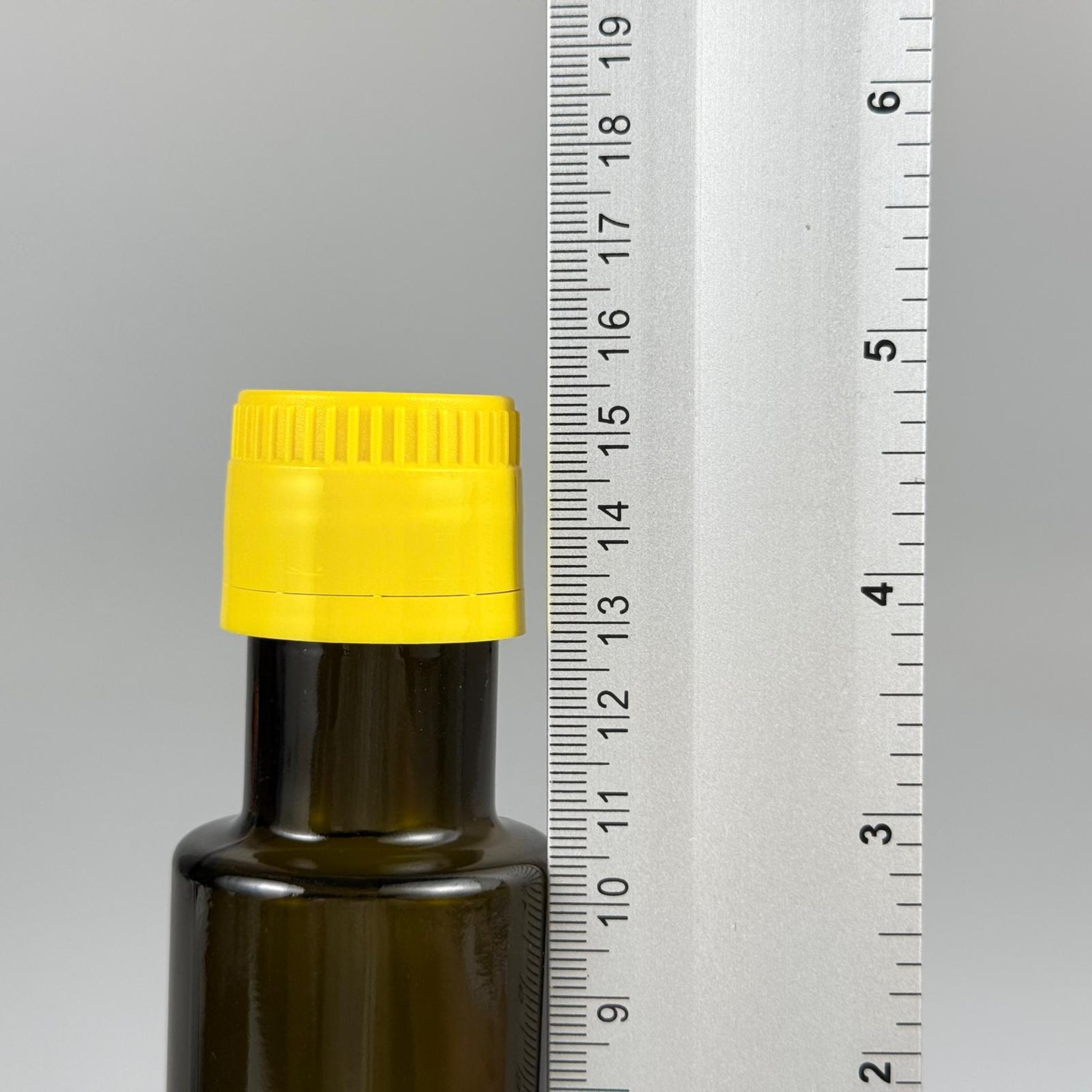 100 CC DORİKA CAM ŞİŞE KOYU YEŞİL (31 MM AĞIZ) - AKITICILI SARI KİLİTLİ KAPAKLI - 100 ML SİLİNDİR DORİCA YAĞ VE SOS ŞİŞELERİ