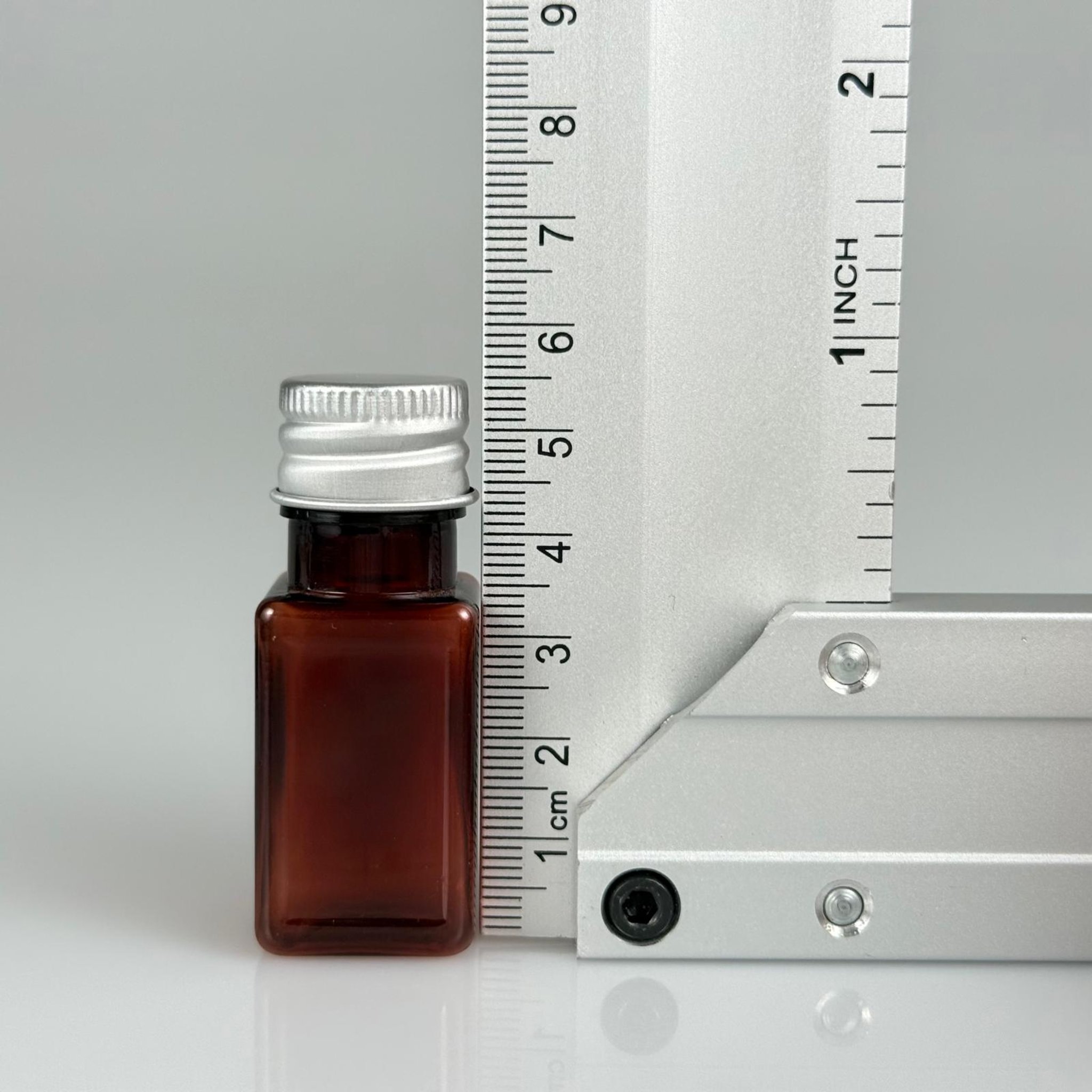 10 CC AMBER KARE PET SHOT ŞİŞE - KÖPÜK CONTALI GÜMÜŞ ALÜMİNYUM METAL KAPAKLI + KÖR TIPALI TAKIM - 10 ML KAHVERENGİ PLASTİK ŞİŞE