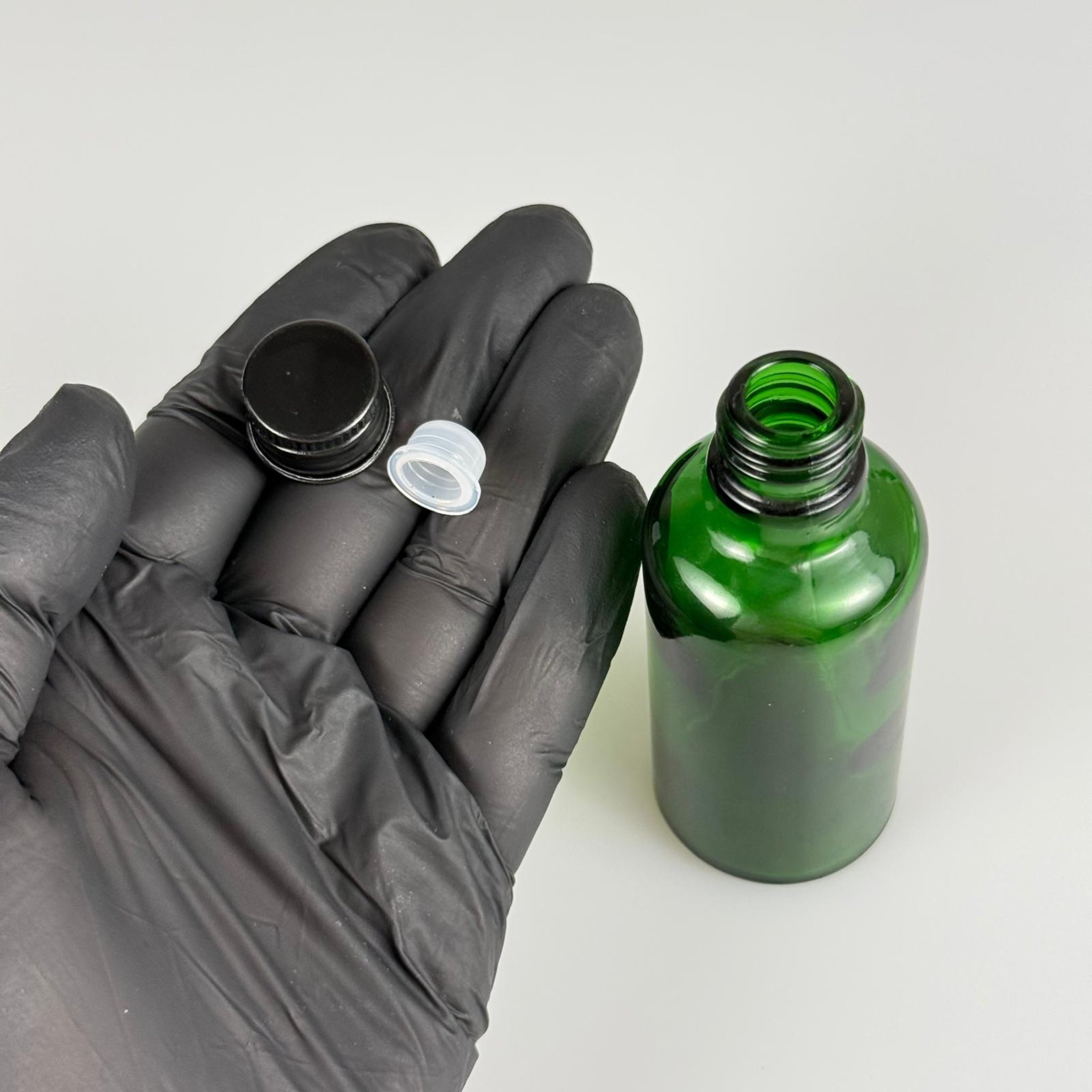 50 CC YEŞİL CAM ŞİŞE + KÖPÜK CONTALI SİYAH ALÜMİNYUM METAL KAPAKLI + KÖR TIPALI TAKIM - 50 ML YEŞİL CAM ŞİŞE