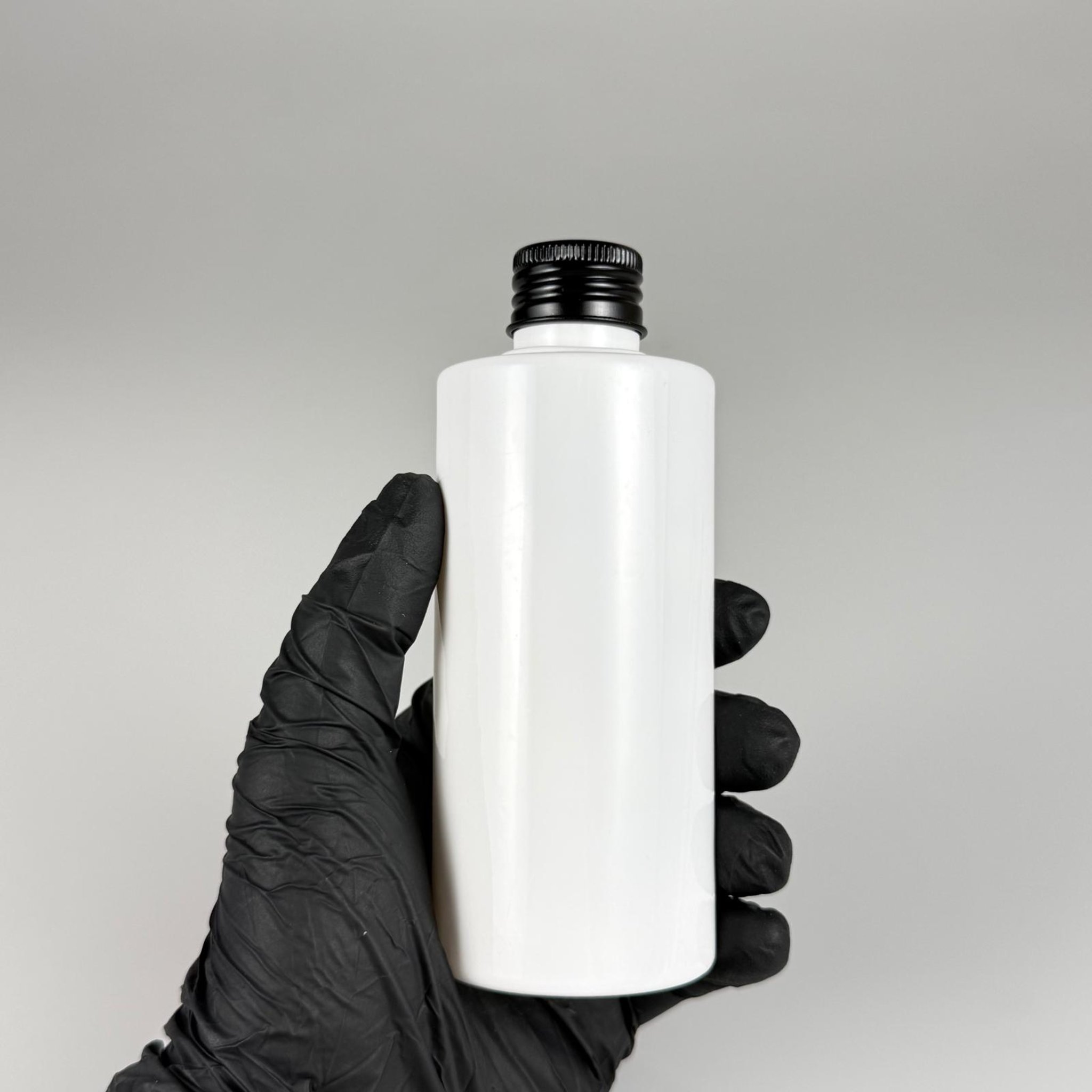200 CC BEYAZ SİLİNDİR KESKİN KÜT MODEL SERT PLASTİK ŞİŞE (27 GR - 24 AĞIZ ) + KÖPÜK CONTALI SİYAH METAL ALÜMİNYUM KAPAKLI + KOLONYA TIPALI TAKIM - 200 CC KAPAKLI BEYAZ PET ŞİŞELER